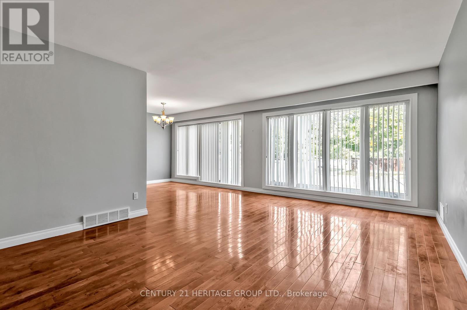 12 Kitson Drive, Toronto, Ontario  M1M 3C8 - Photo 4 - E9357316