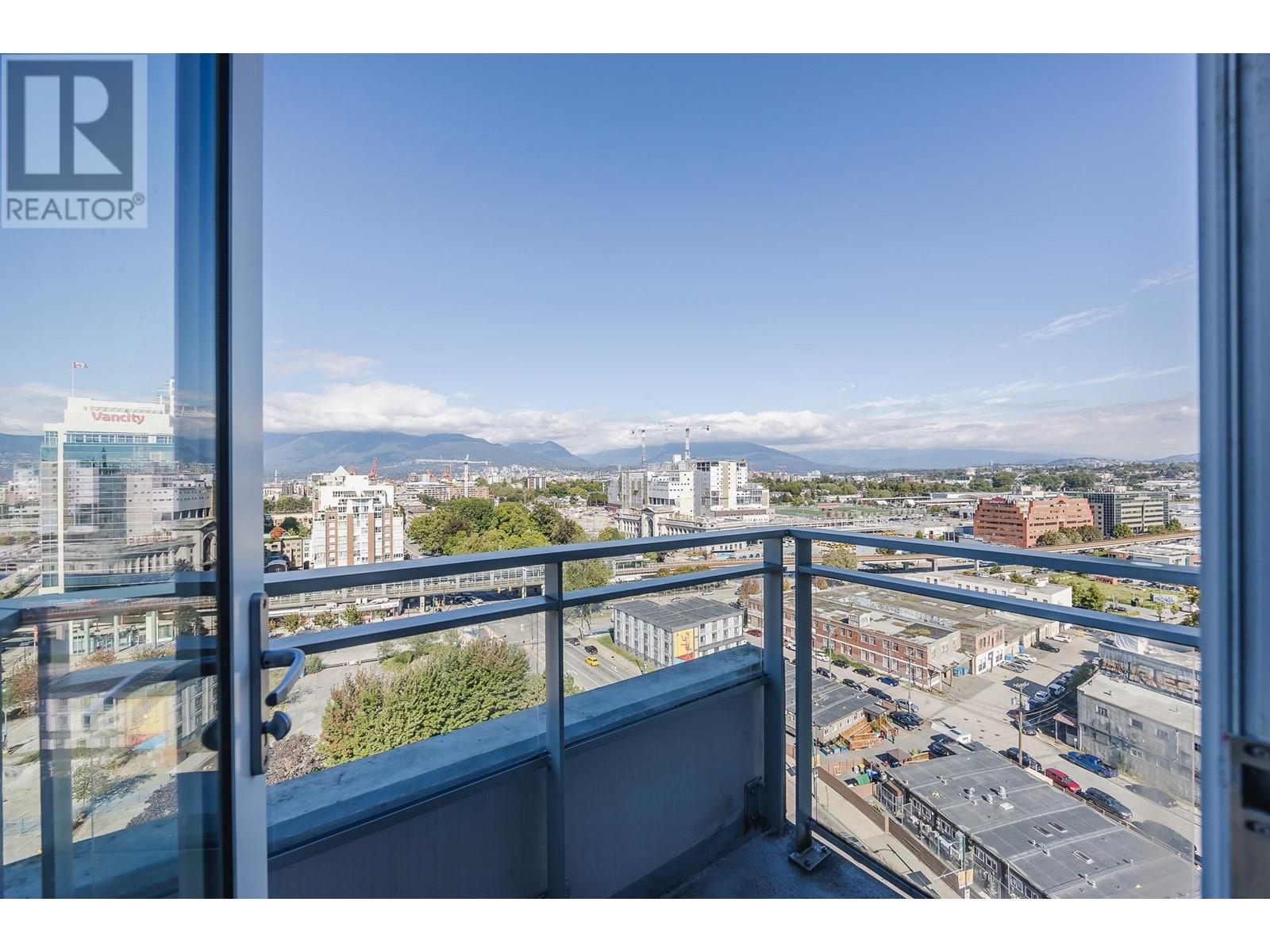 Listing Picture 12 of 38 : 2015 1618 QUEBEC STREET, Vancouver / 溫哥華 - 魯藝地產 Yvonne Lu Group - MLS Medallion Club Member