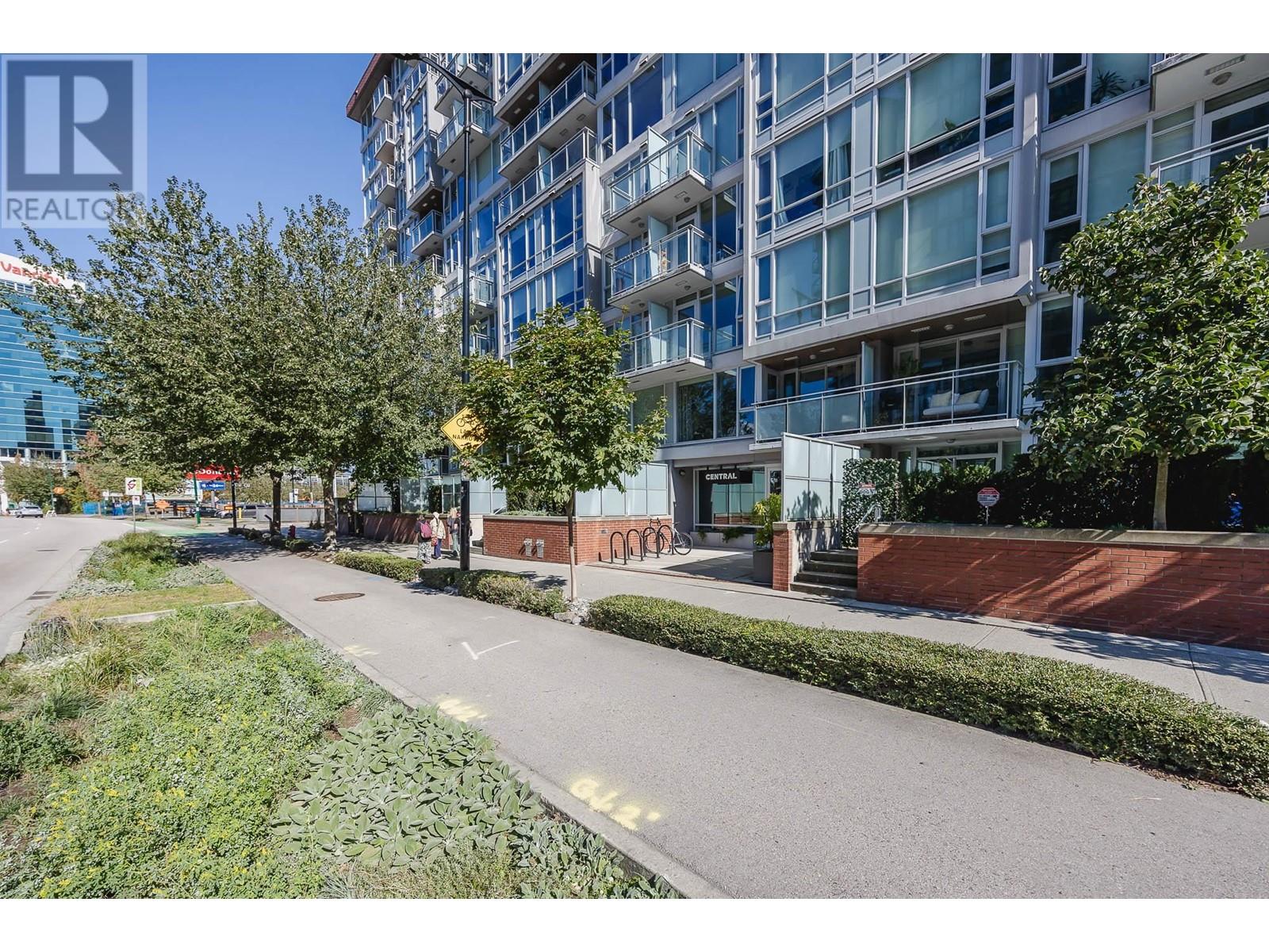 Listing Picture 38 of 38 : 2015 1618 QUEBEC STREET, Vancouver / 溫哥華 - 魯藝地產 Yvonne Lu Group - MLS Medallion Club Member
