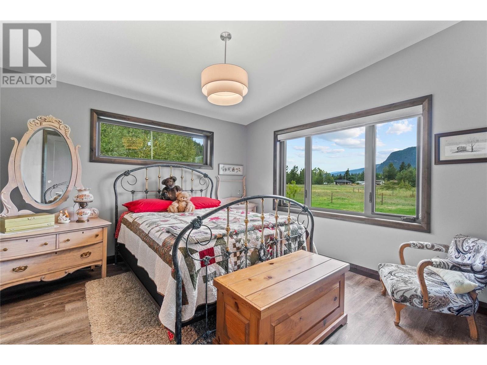 515 Dogwood Avenue Sicamous