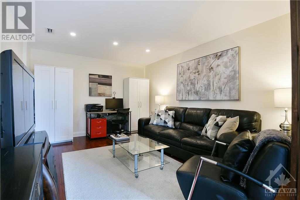 111 CHAMPAGNE AVENUE UNIT#207 Ottawa