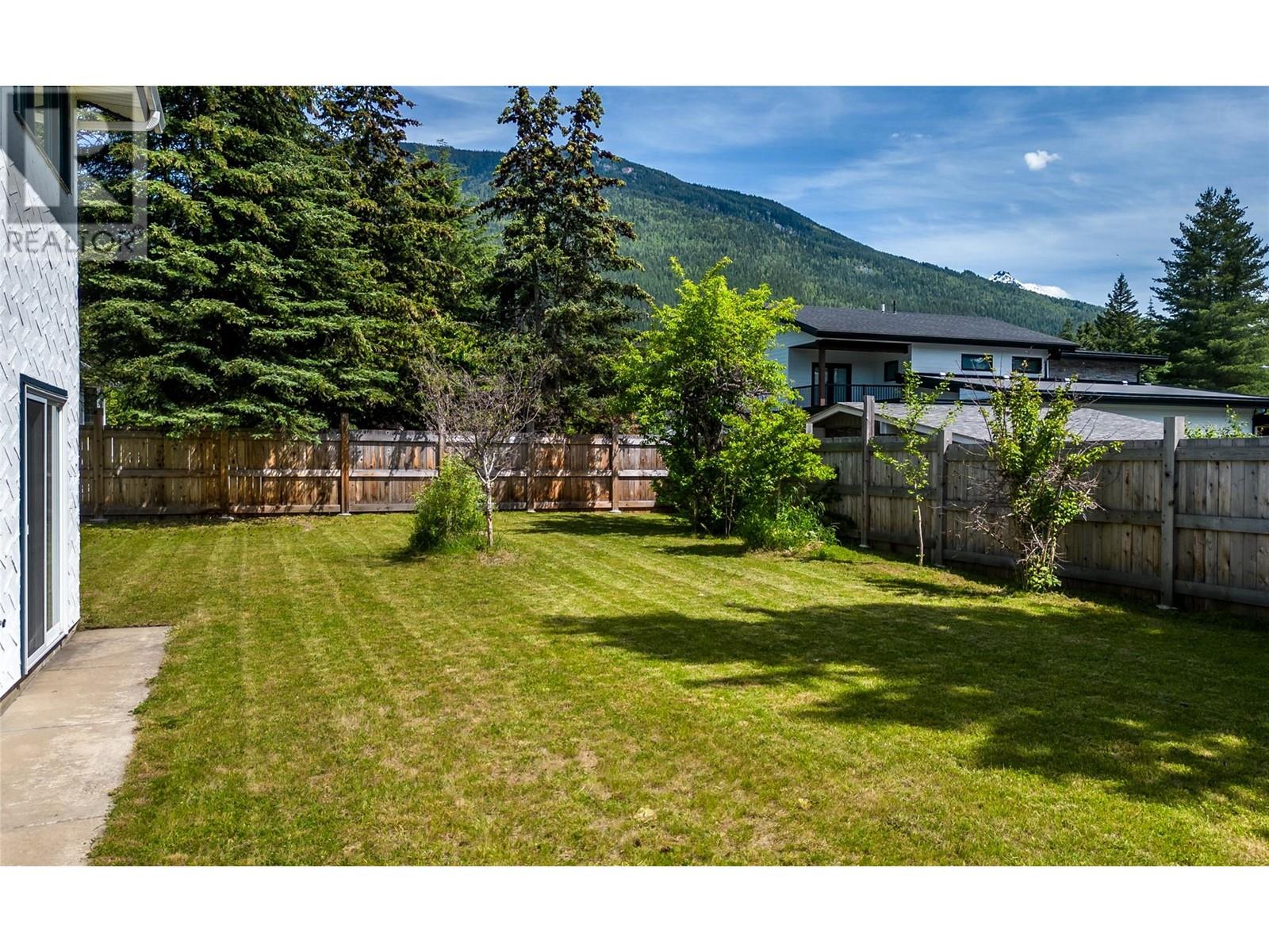 1527 Mckinnon Road Revelstoke