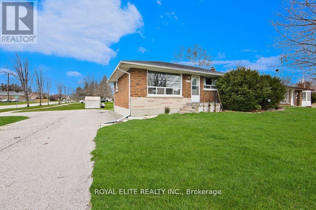 1902 Rossland Road E, Whitby, Ontario  L1N 3P5 - Photo 2 - E9357977