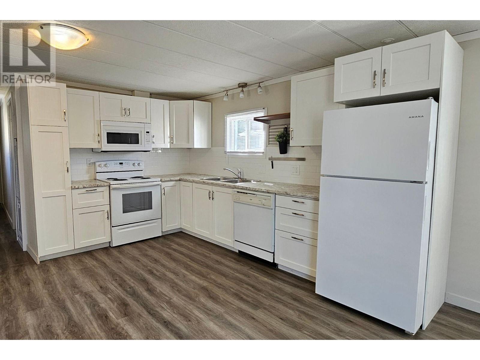 11p-11 Pluto Drive, Kamloops, British Columbia  V2B 1A6 - Photo 2 - 181010