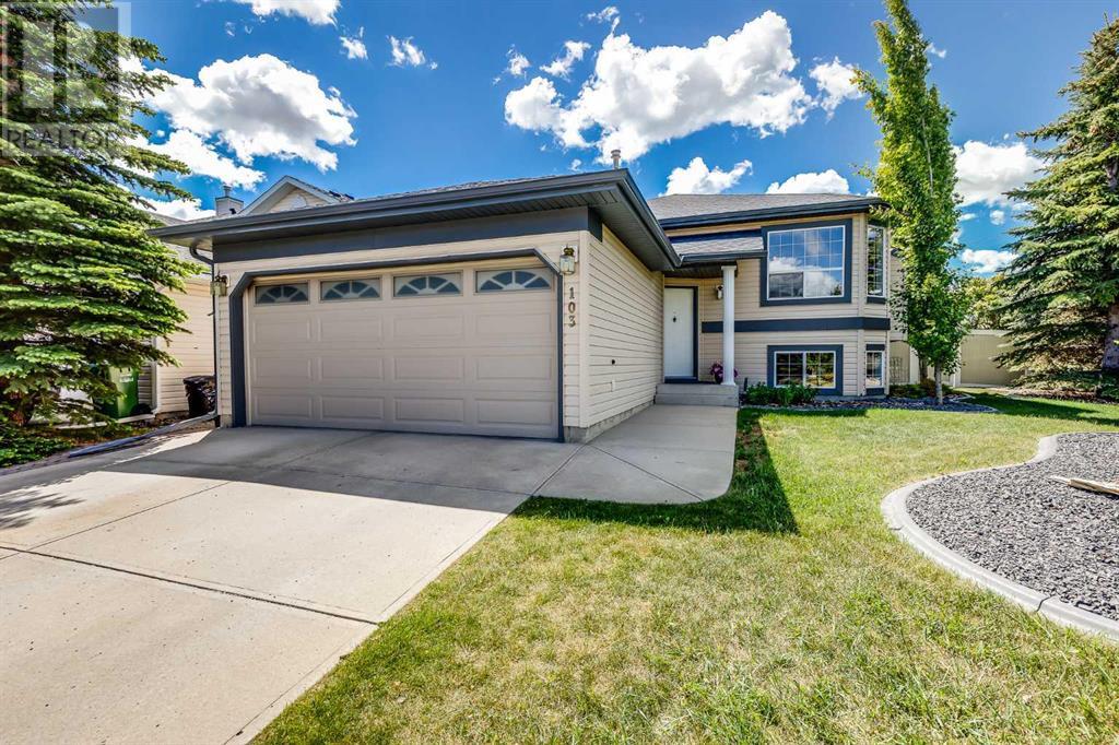 103 Fairways Close Nw, Airdrie, Alberta  T4B 2P4 - Photo 2 - A2145108