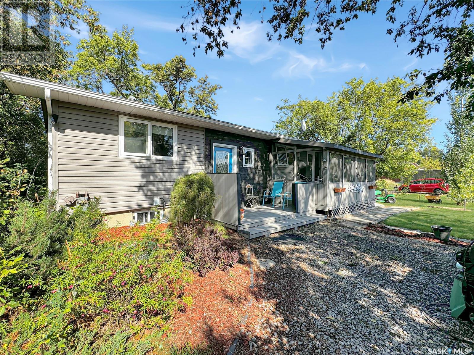 Property at 13 3rd AVENUE E image 5