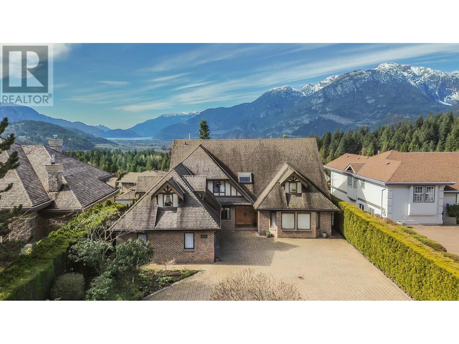 1021 Glacier View Drive, Squamish, British Columbia  V0N 1T0 - Photo 2 - R2927290