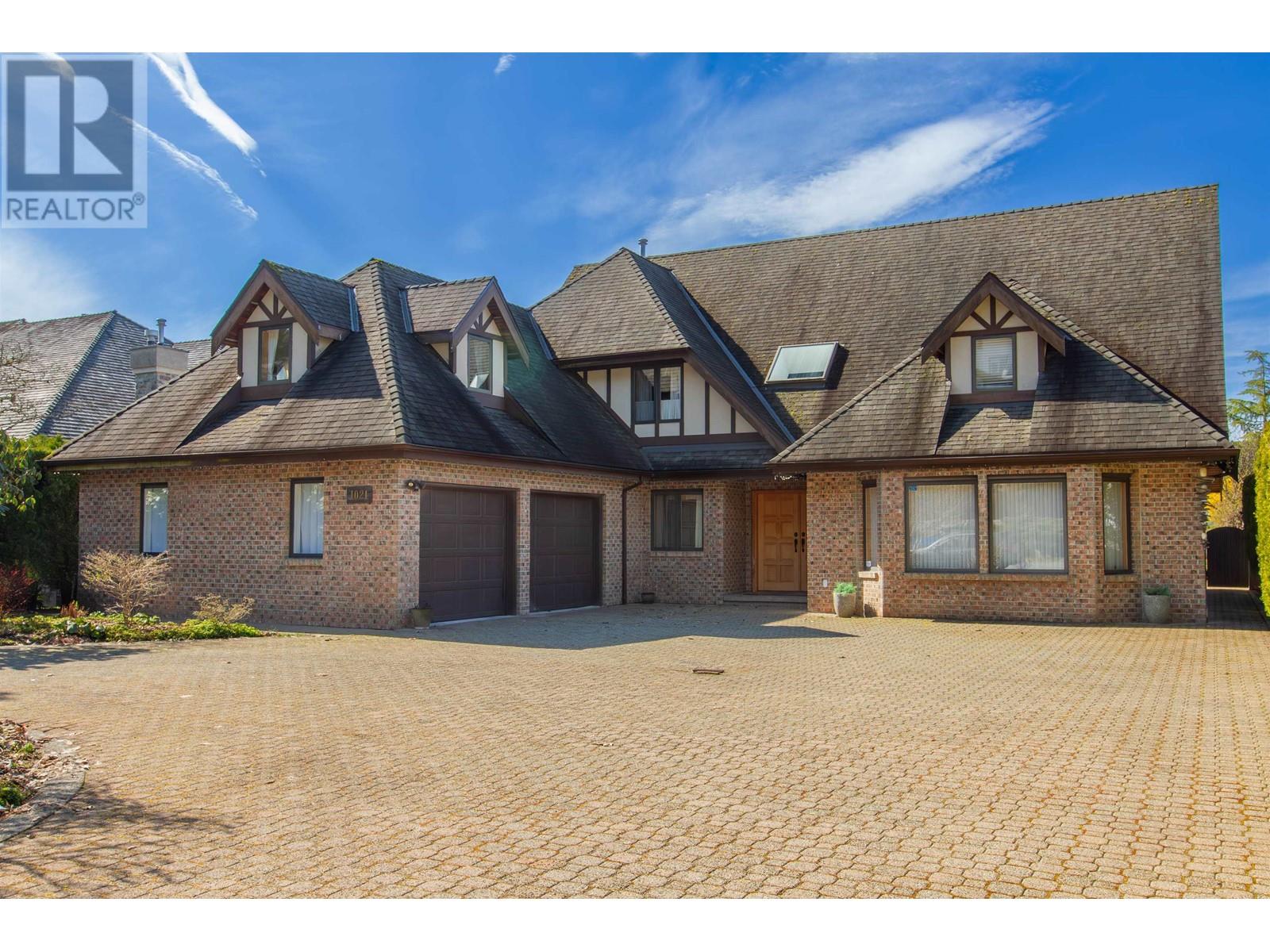 1021 Glacier View Drive, Squamish, British Columbia  V0N 1T0 - Photo 1 - R2927290