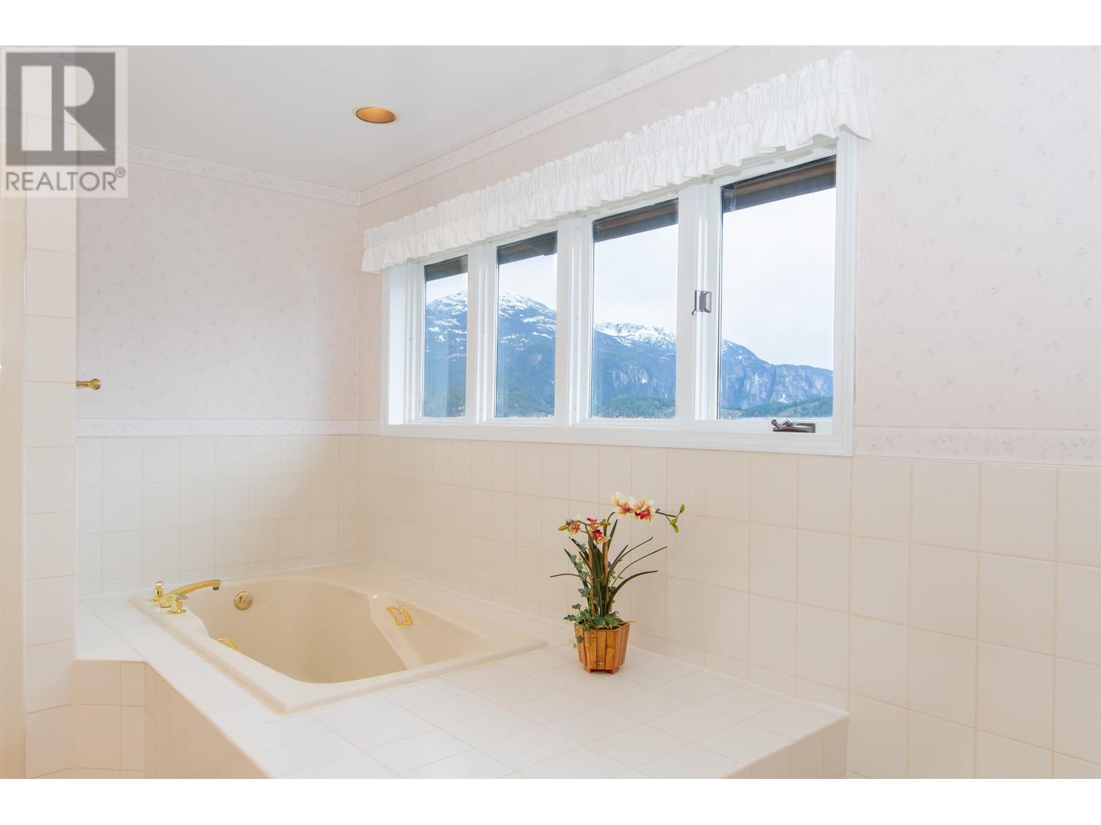 1021 Glacier View Drive, Squamish, British Columbia  V0N 1T0 - Photo 22 - R2927290