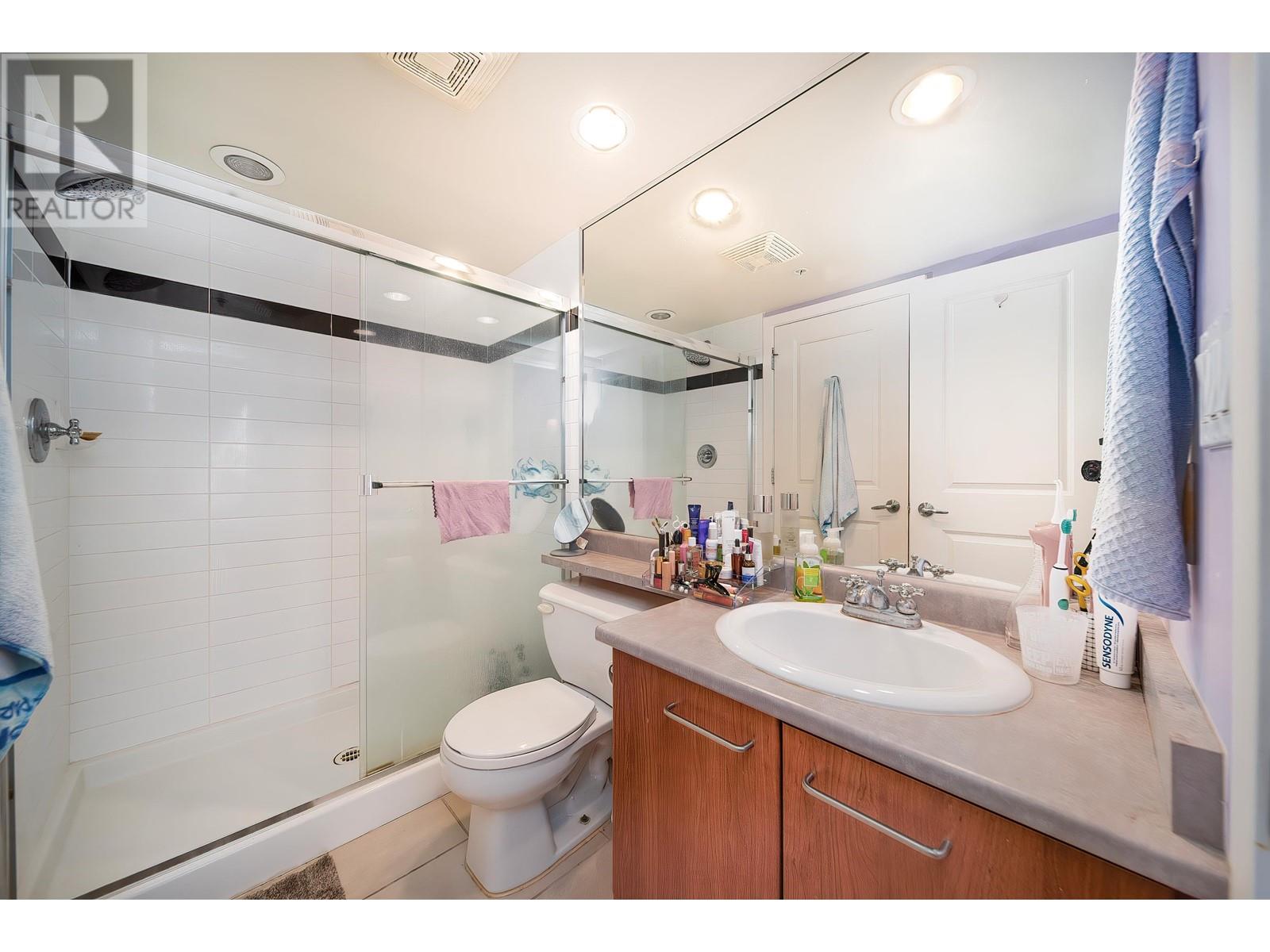 2002 4333 Central Boulevard, Burnaby, British Columbia  V5H 4W8 - Photo 11 - R2927326