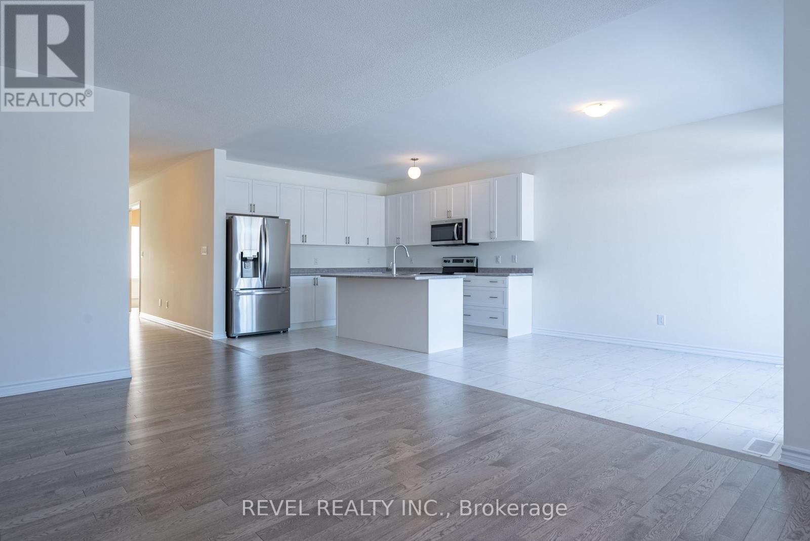 Property at 220 RAMBLEWOOD DRIVE image 4