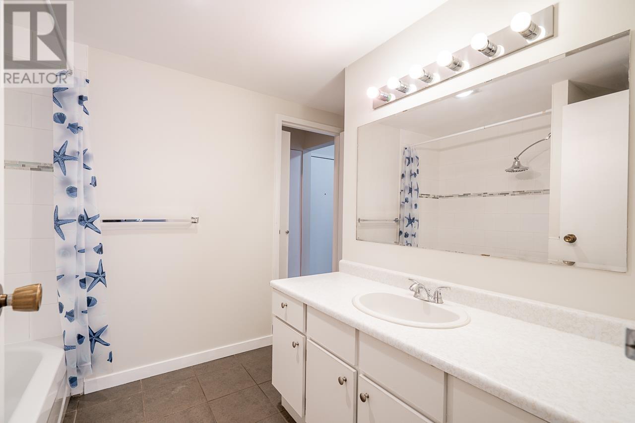 Listing Picture 19 of 27 : 103 1955 WOODWAY PLACE, Burnaby / 本拿比 - 魯藝地產 Yvonne Lu Group - MLS Medallion Club Member