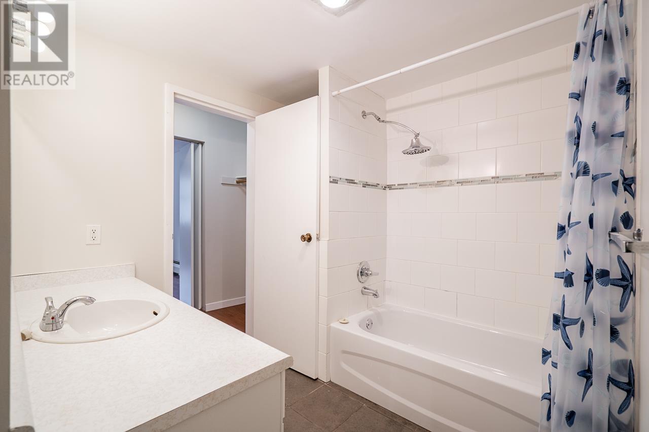 Listing Picture 20 of 27 : 103 1955 WOODWAY PLACE, Burnaby / 本拿比 - 魯藝地產 Yvonne Lu Group - MLS Medallion Club Member