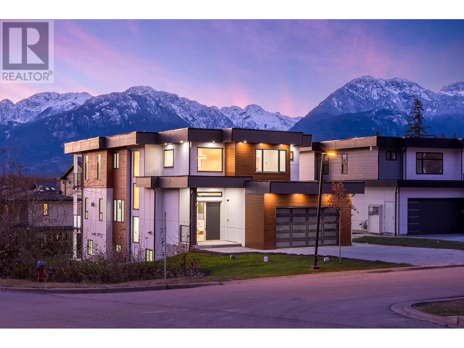 1 3385 MAMQUAM ROAD, squamish, British Columbia