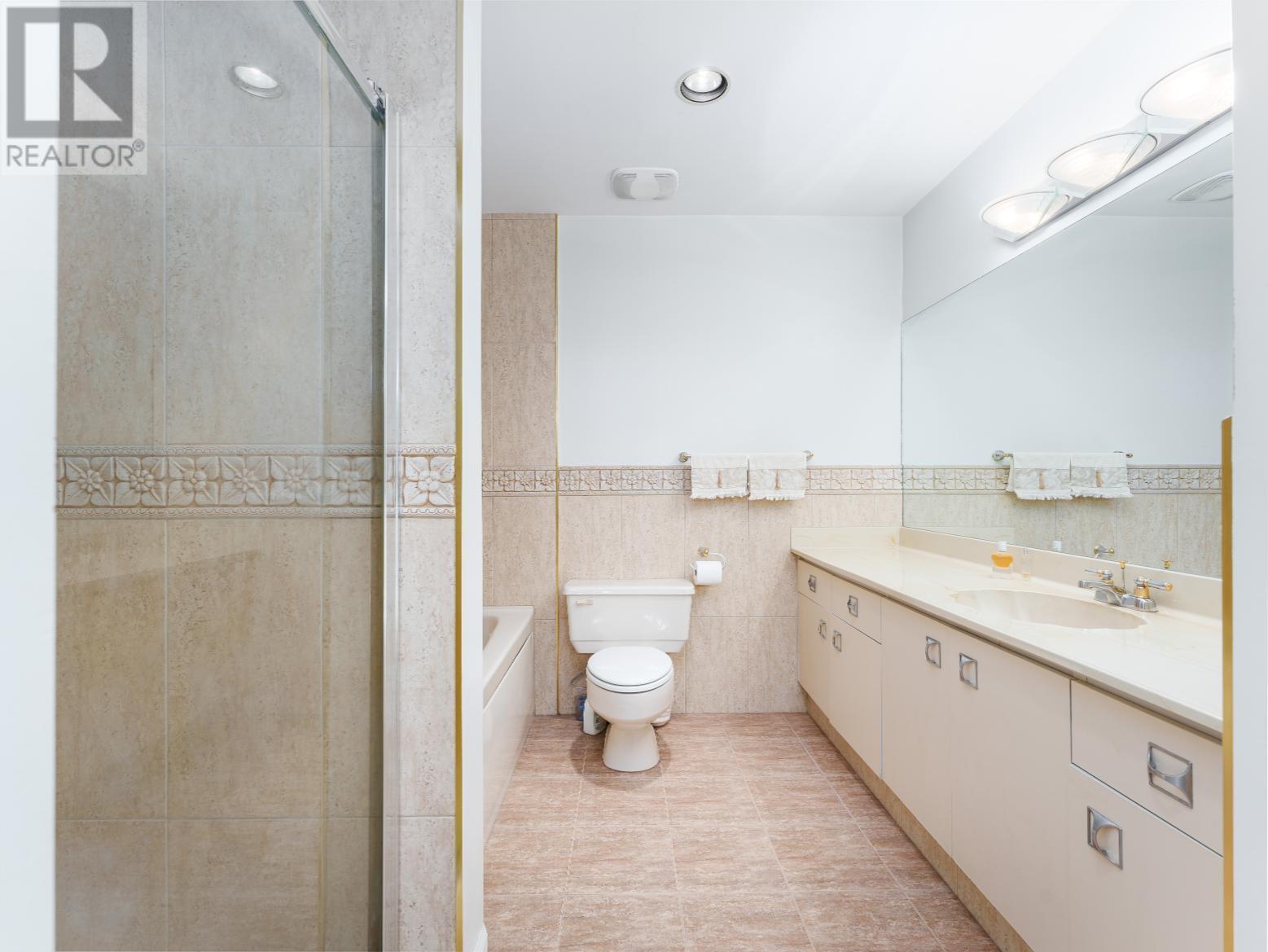 Listing Picture 16 of 21 : 1450 W 40TH AVENUE, Vancouver / 溫哥華 - 魯藝地產 Yvonne Lu Group - MLS Medallion Club Member
