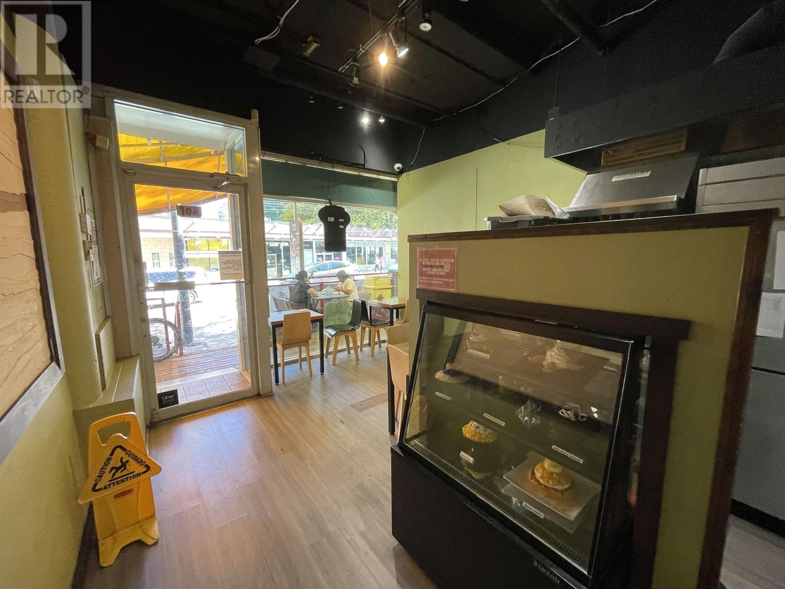 Property at 104 1610 ROBSON STREET image 2