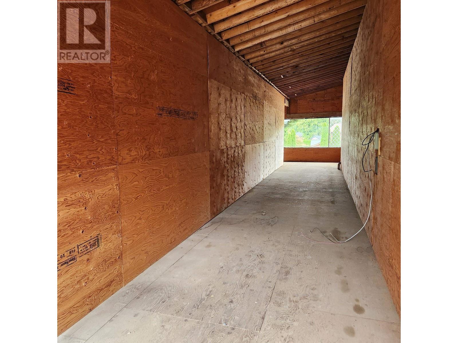 21254 Lougheed Highway, Maple Ridge, British Columbia V2X 2R5 - Photo 19 - C8063108