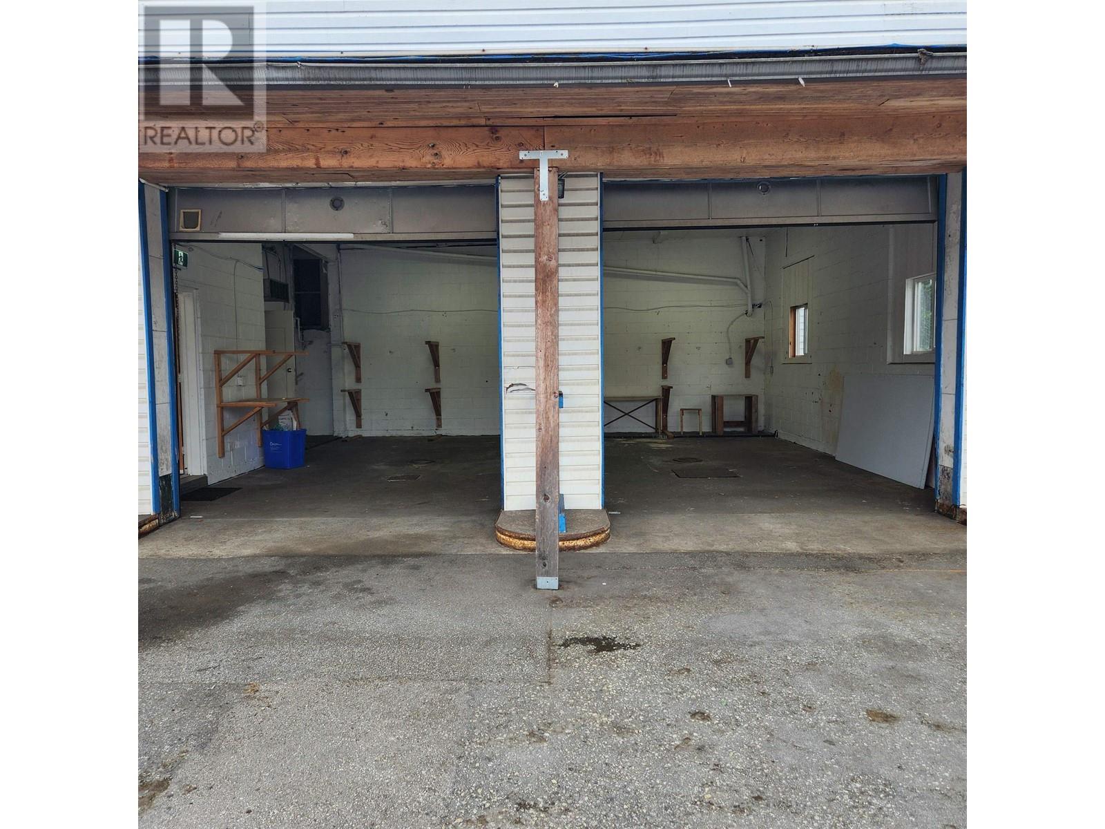 21254 Lougheed Highway, Maple Ridge, British Columbia V2X 2R5 - Photo 5 - C8063108