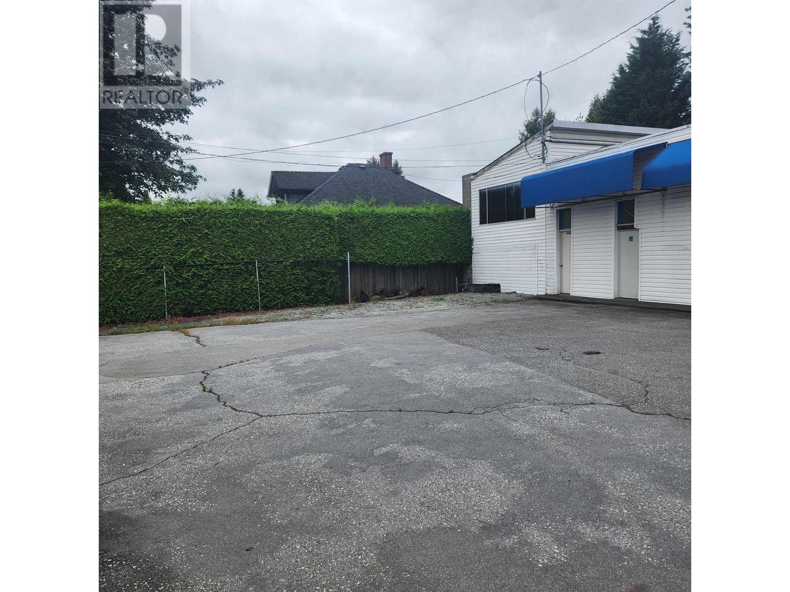 21254 Lougheed Highway, Maple Ridge, British Columbia V2X 2R5 - Photo 9 - C8063108