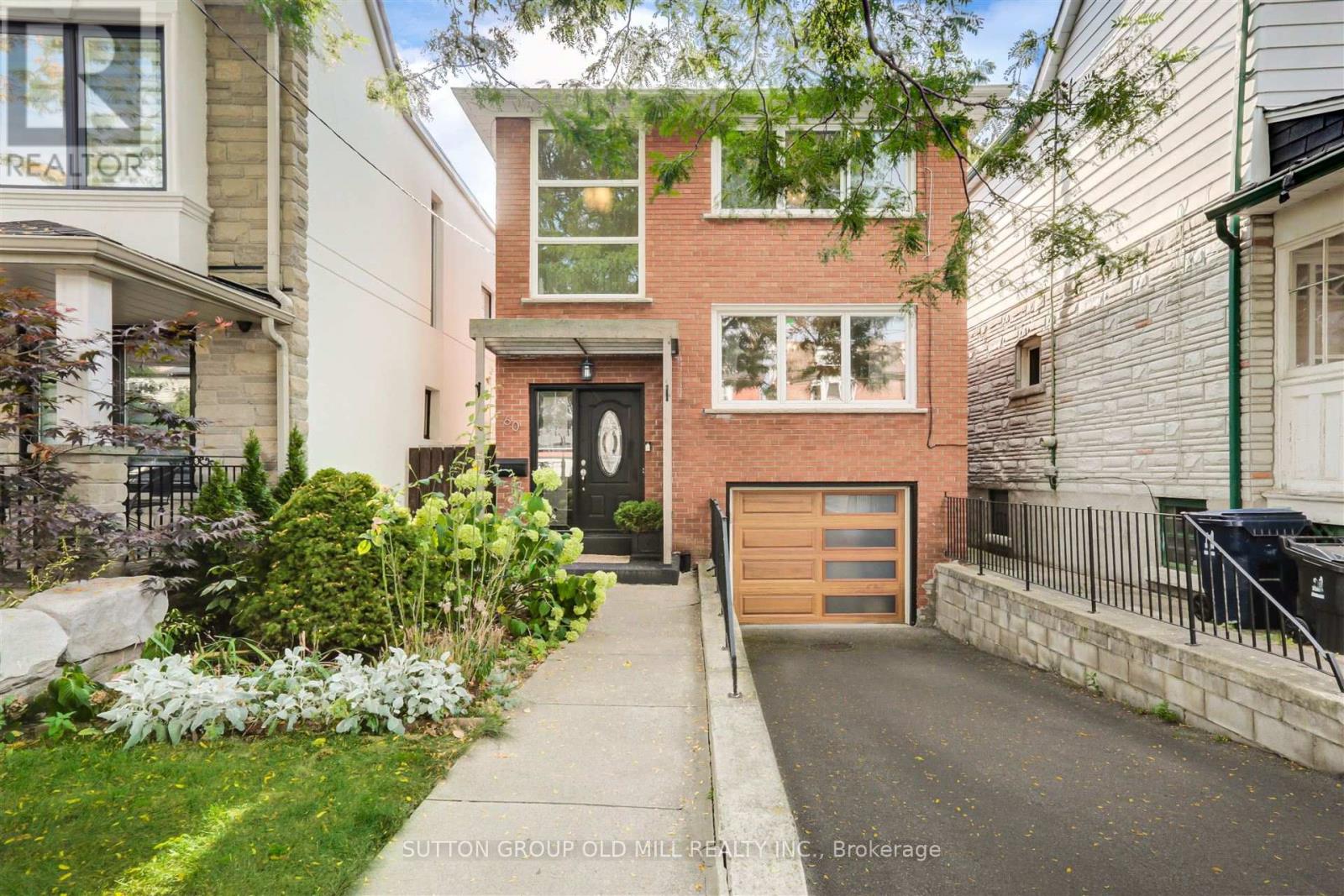 60 Carrick Avenue, Toronto (Weston-Pellam Park), Ontario  M6N 3J5 - Photo 1 - W9360384