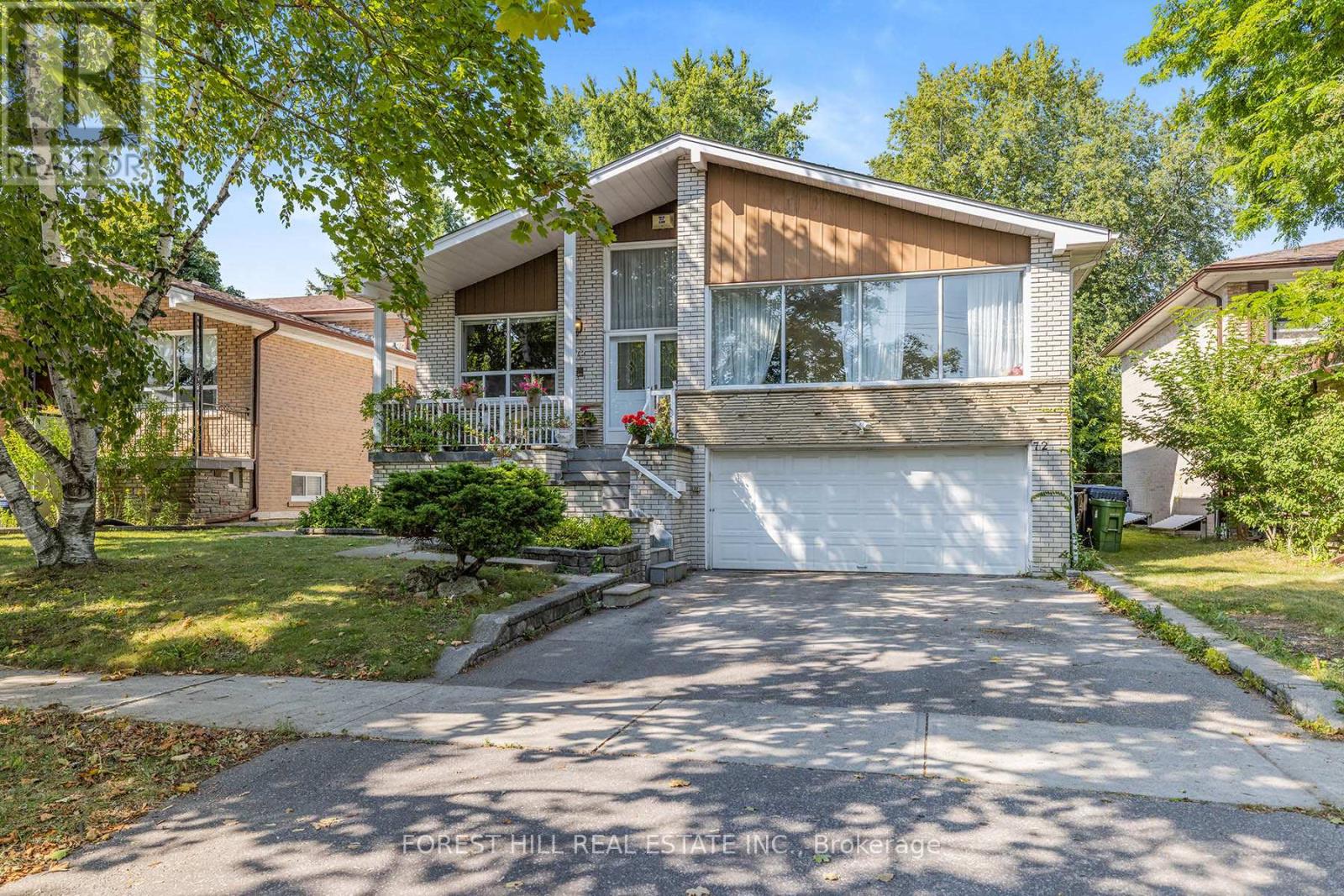 72 CHARLTON BOULEVARD, toronto (newtonbrook west), Ontario