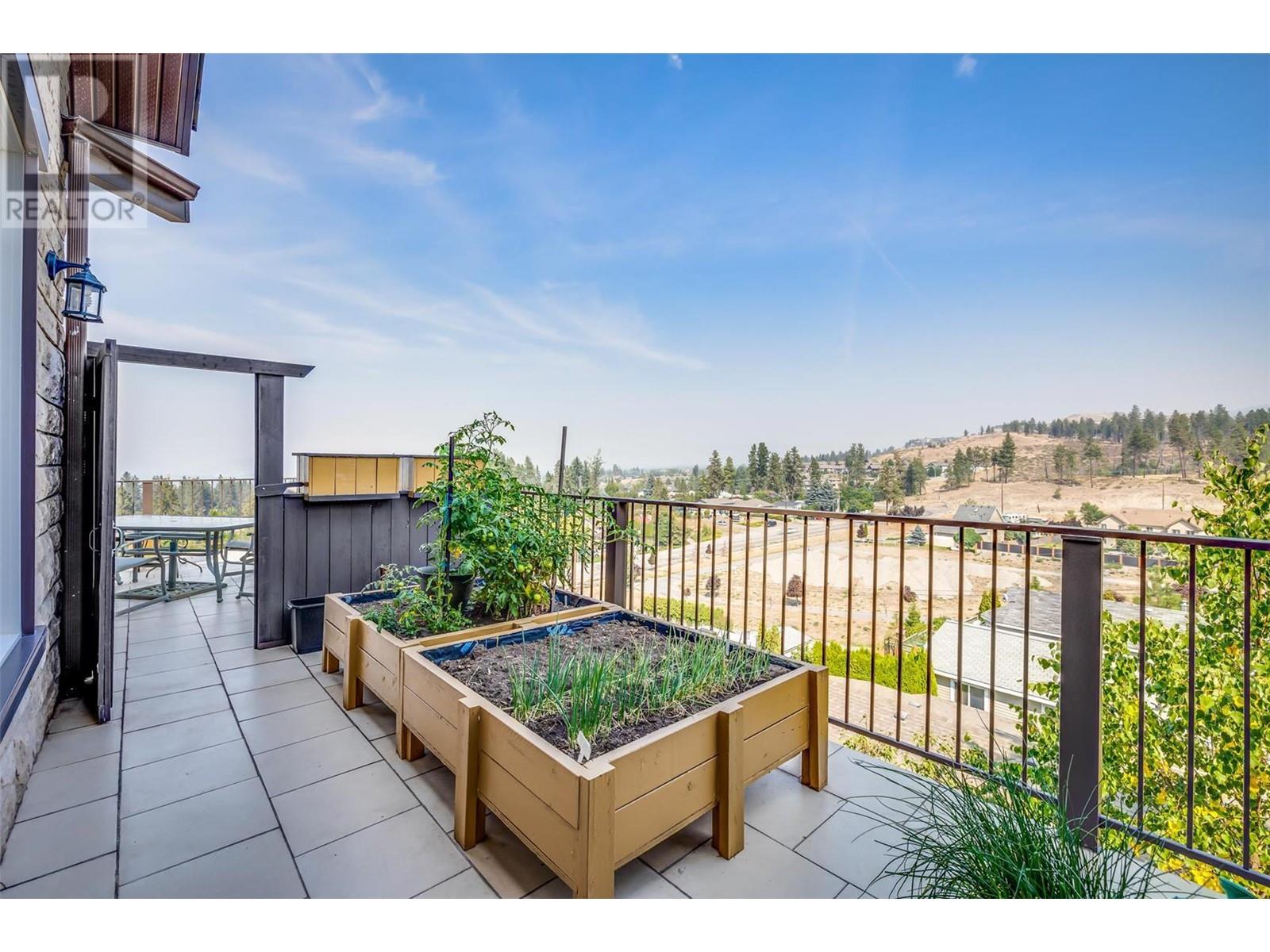 375 Trumpeter Court Kelowna