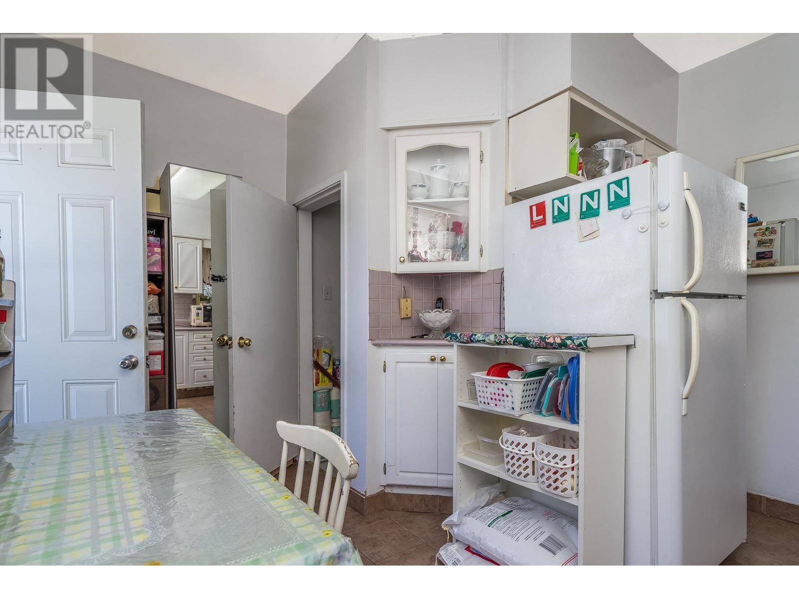 Listing Picture 15 of 38 : 1917 E 22 AVENUE, Vancouver / 溫哥華 - 魯藝地產 Yvonne Lu Group - MLS Medallion Club Member