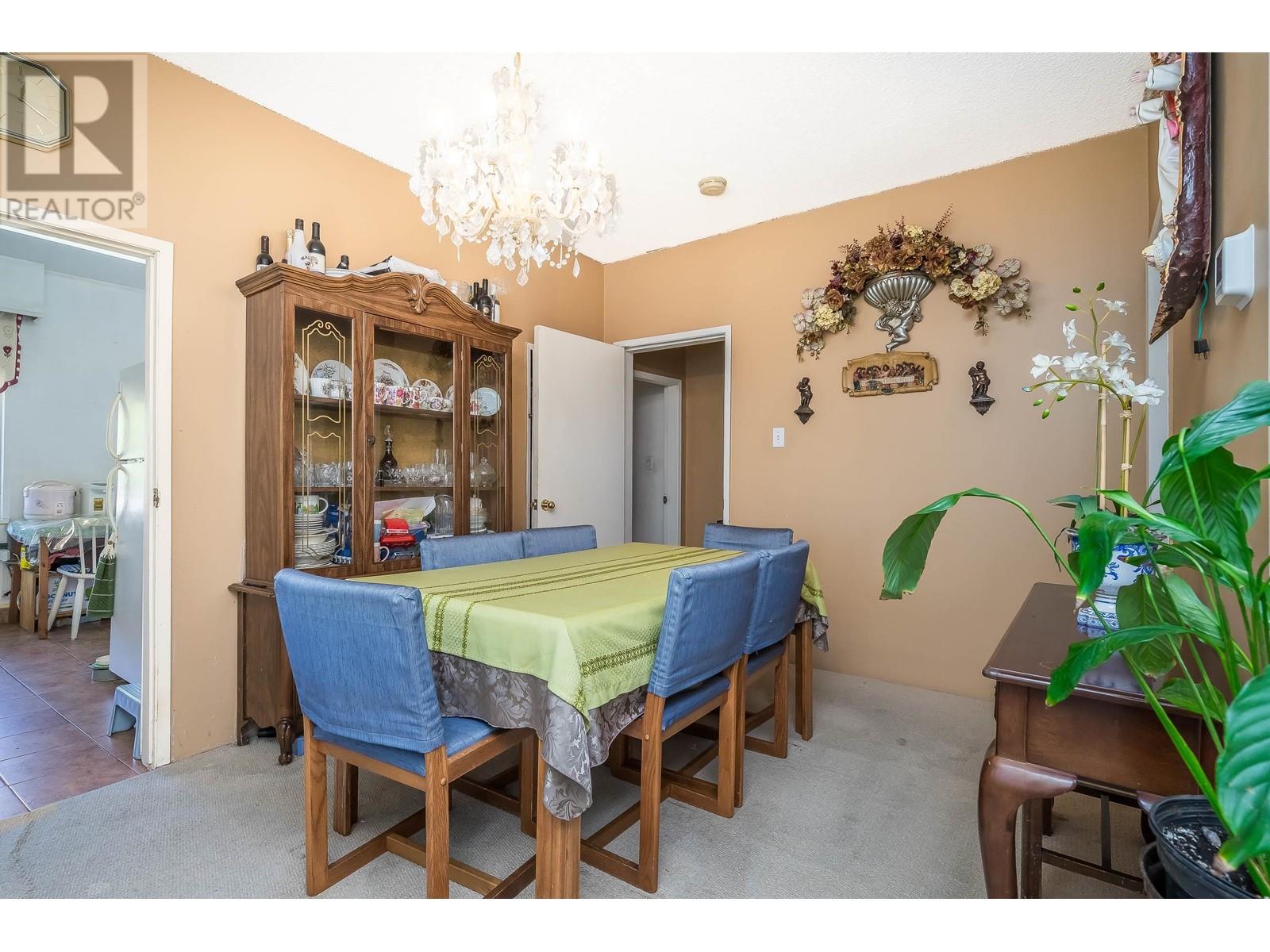 Listing Picture 10 of 38 : 1917 E 22 AVENUE, Vancouver / 溫哥華 - 魯藝地產 Yvonne Lu Group - MLS Medallion Club Member