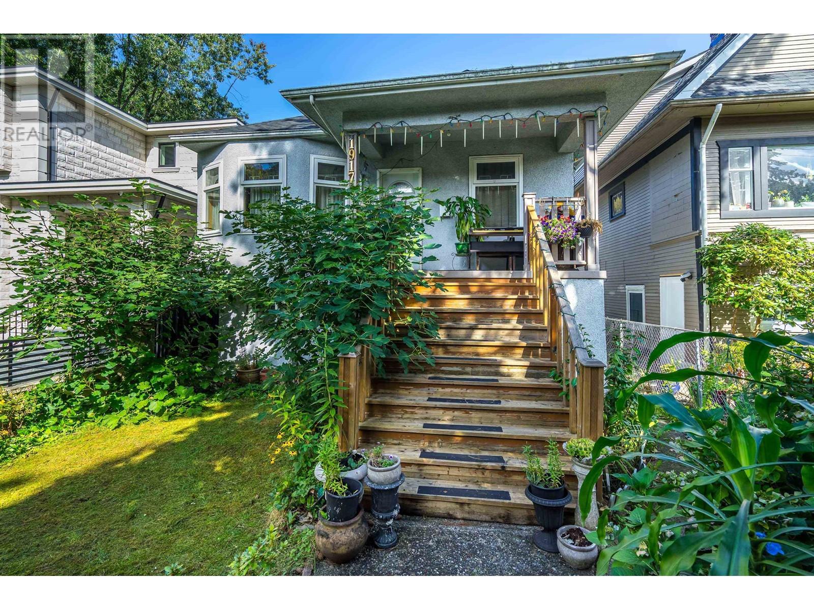 Listing Picture 4 of 38 : 1917 E 22 AVENUE, Vancouver / 溫哥華 - 魯藝地產 Yvonne Lu Group - MLS Medallion Club Member