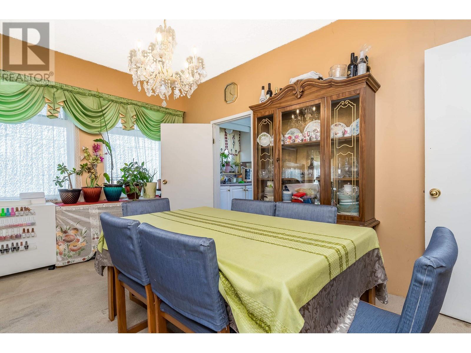 Listing Picture 12 of 38 : 1917 E 22 AVENUE, Vancouver / 溫哥華 - 魯藝地產 Yvonne Lu Group - MLS Medallion Club Member