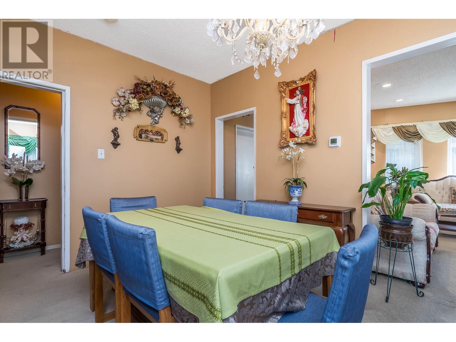 Listing Picture 11 of 38 : 1917 E 22 AVENUE, Vancouver / 溫哥華 - 魯藝地產 Yvonne Lu Group - MLS Medallion Club Member