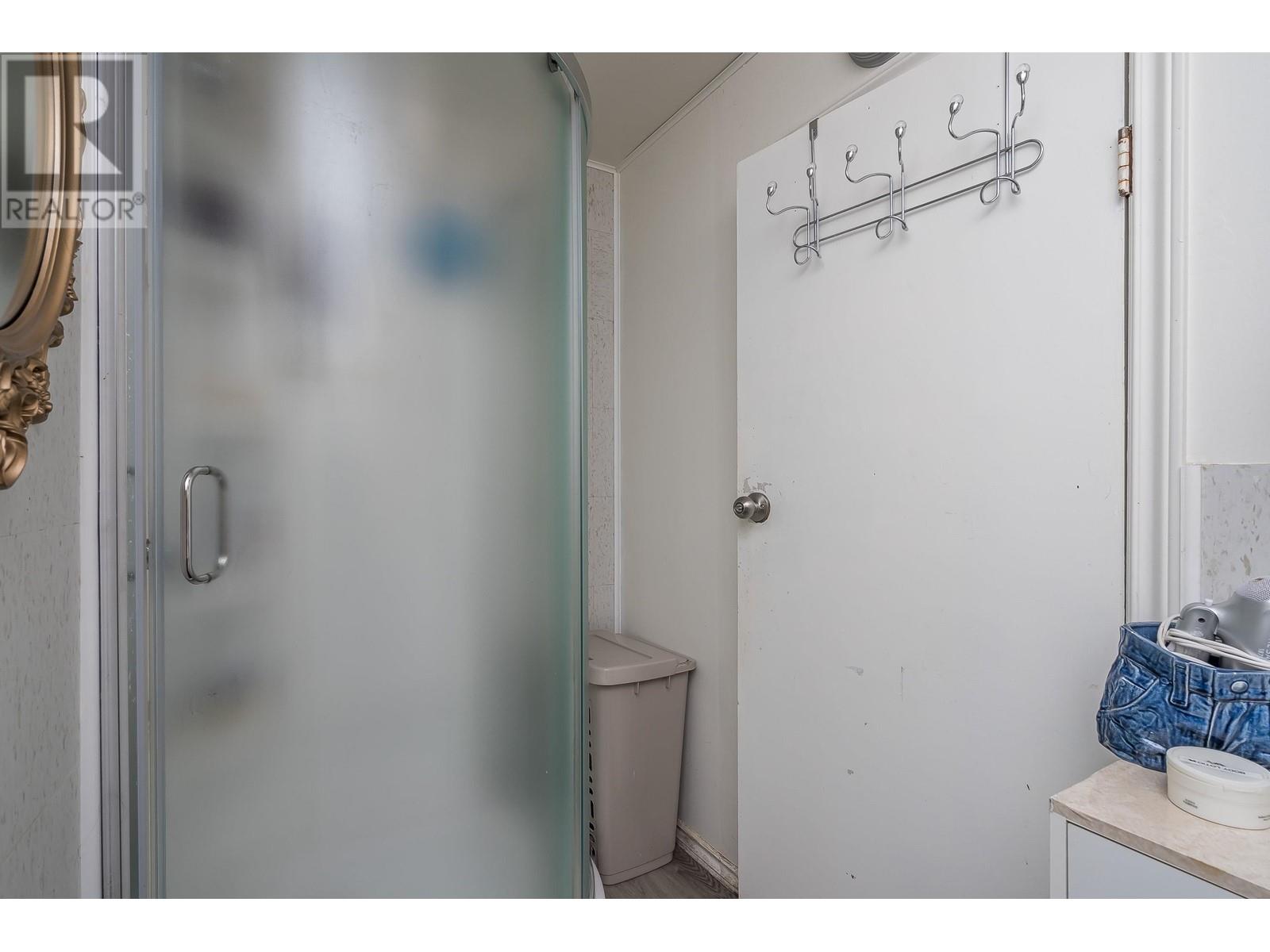 Listing Picture 29 of 38 : 1917 E 22 AVENUE, Vancouver / 溫哥華 - 魯藝地產 Yvonne Lu Group - MLS Medallion Club Member