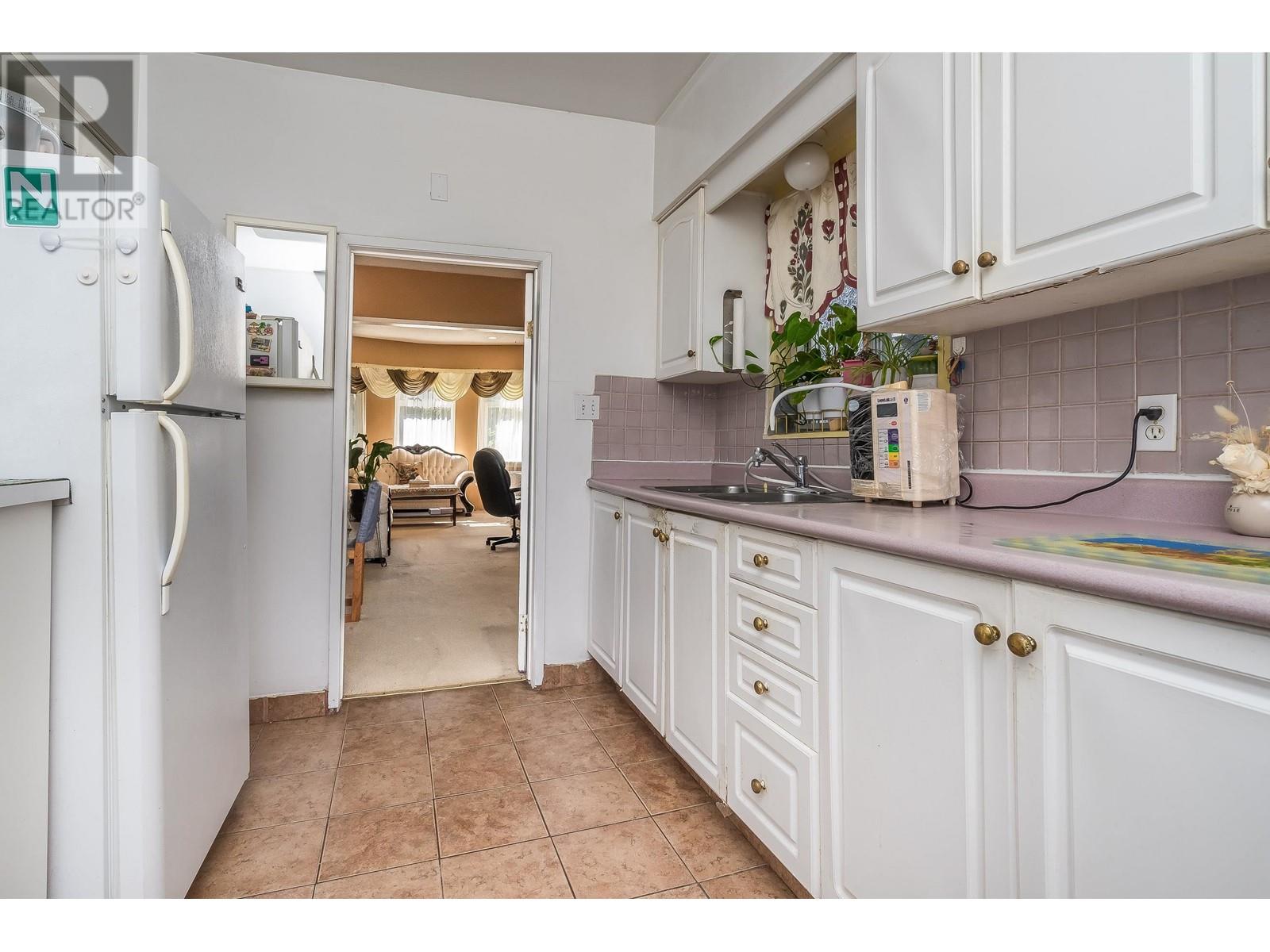 Listing Picture 17 of 38 : 1917 E 22 AVENUE, Vancouver / 溫哥華 - 魯藝地產 Yvonne Lu Group - MLS Medallion Club Member