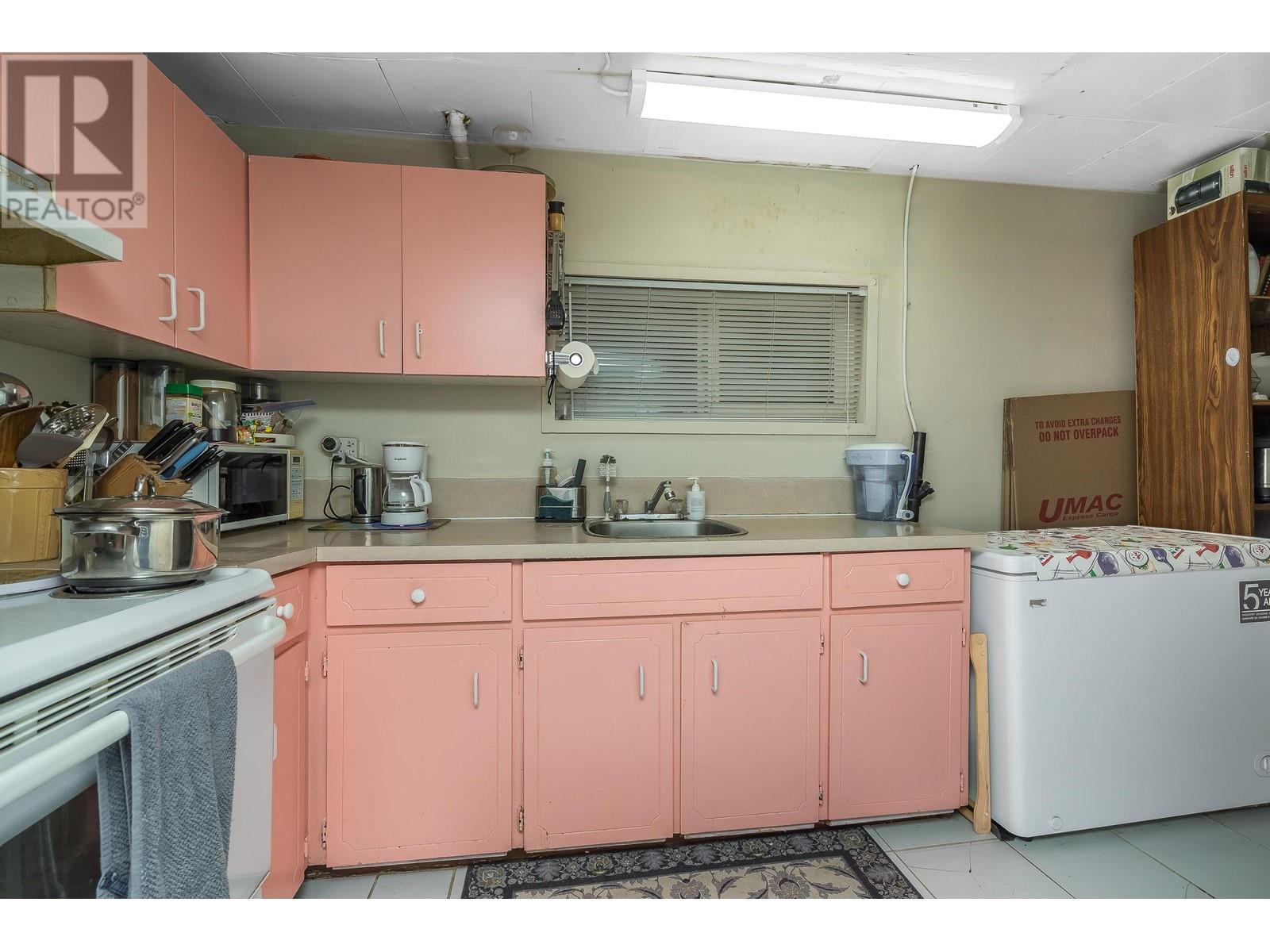 Listing Picture 25 of 38 : 1917 E 22 AVENUE, Vancouver / 溫哥華 - 魯藝地產 Yvonne Lu Group - MLS Medallion Club Member