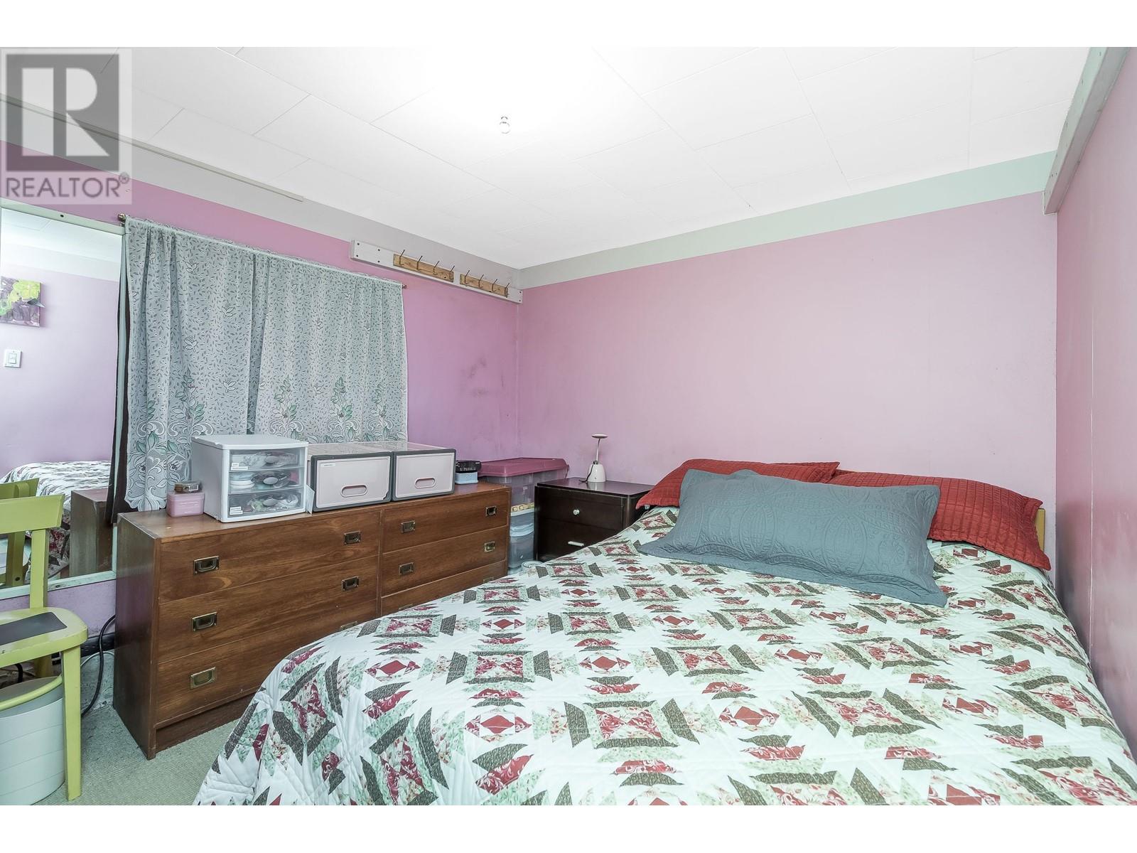 Listing Picture 31 of 38 : 1917 E 22 AVENUE, Vancouver / 溫哥華 - 魯藝地產 Yvonne Lu Group - MLS Medallion Club Member