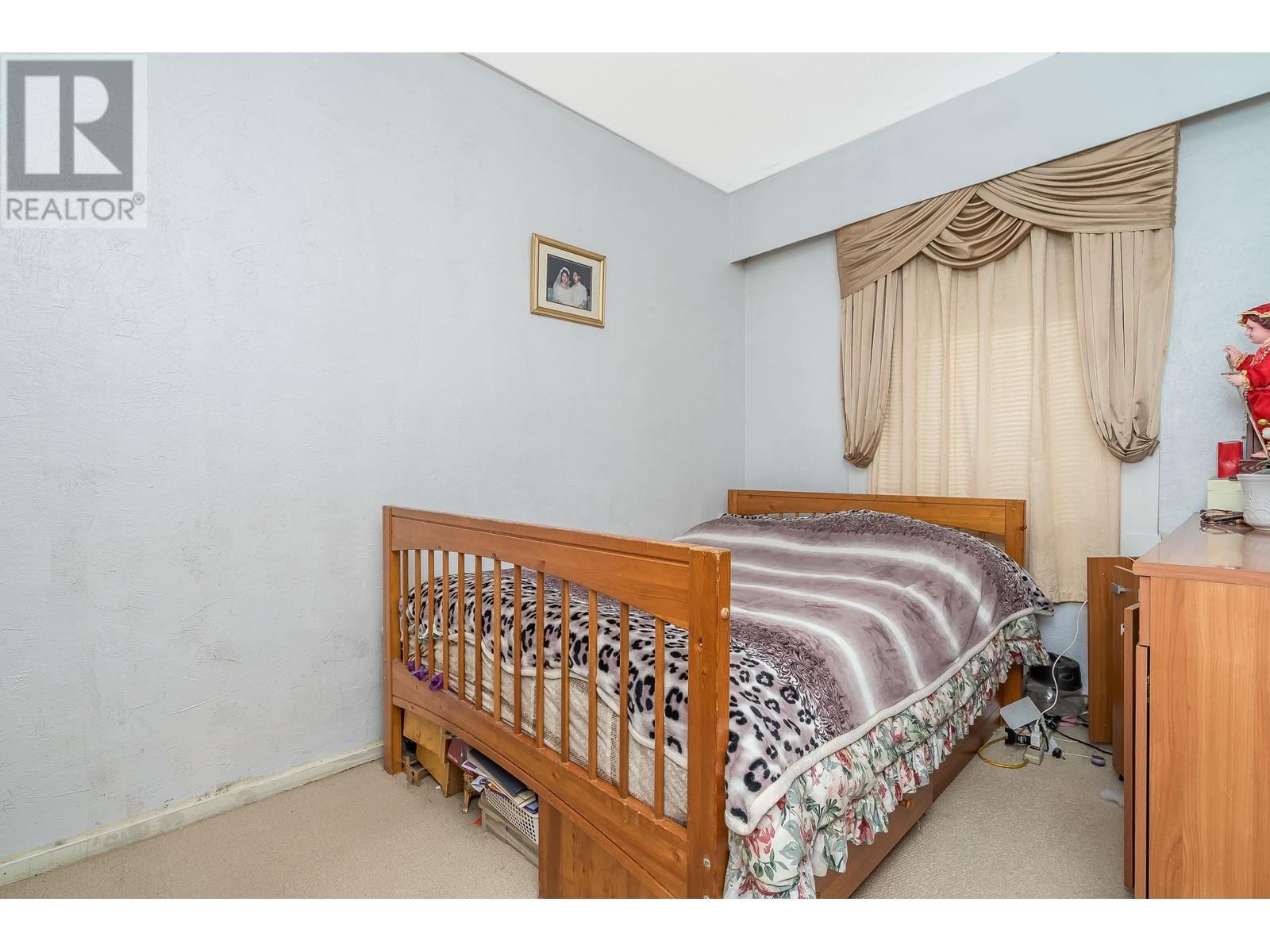 Listing Picture 18 of 38 : 1917 E 22 AVENUE, Vancouver / 溫哥華 - 魯藝地產 Yvonne Lu Group - MLS Medallion Club Member