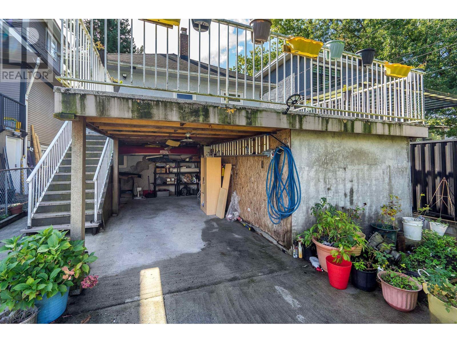 Listing Picture 36 of 38 : 1917 E 22 AVENUE, Vancouver / 溫哥華 - 魯藝地產 Yvonne Lu Group - MLS Medallion Club Member