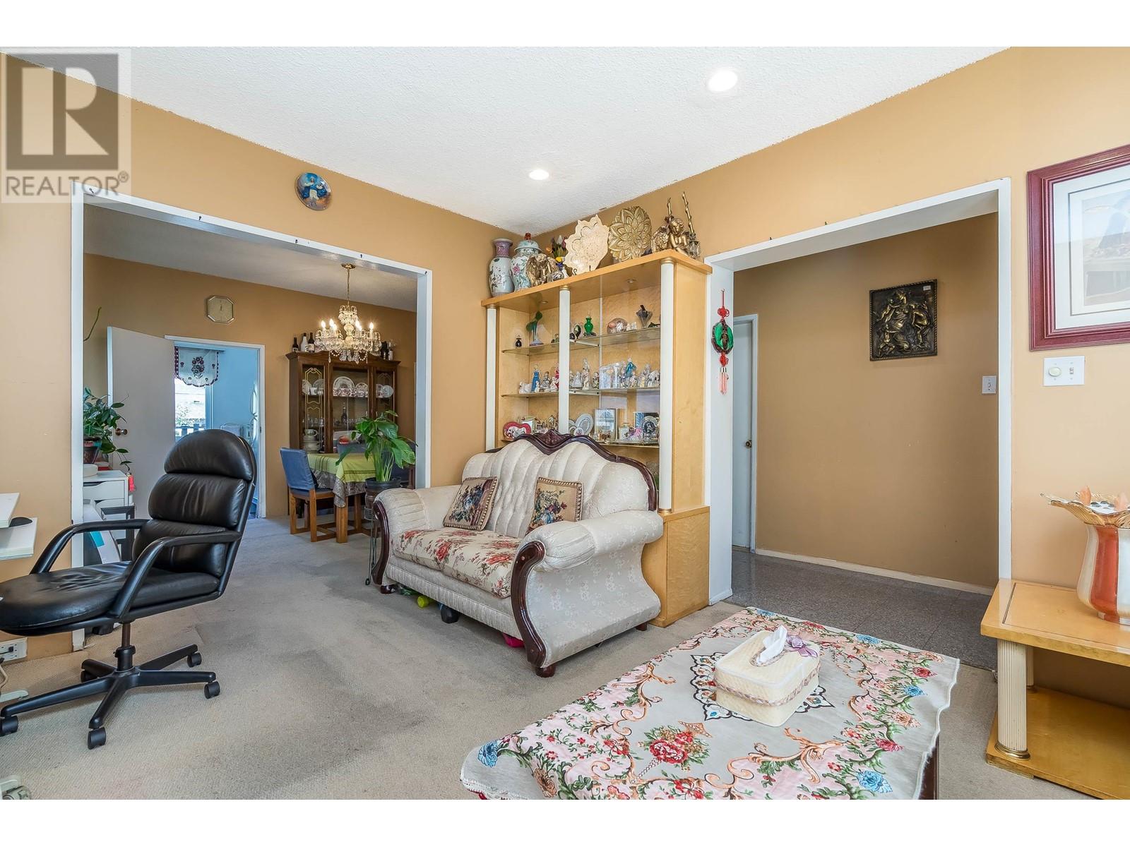 Listing Picture 9 of 38 : 1917 E 22 AVENUE, Vancouver / 溫哥華 - 魯藝地產 Yvonne Lu Group - MLS Medallion Club Member