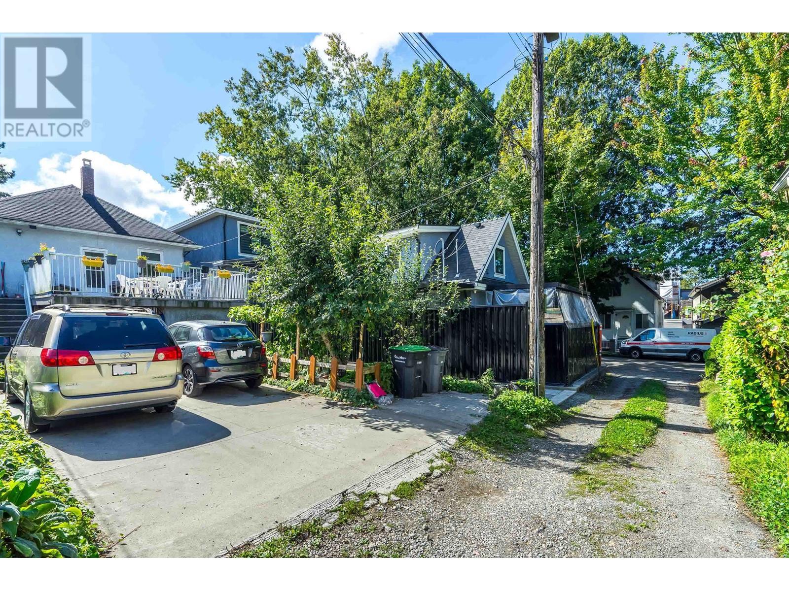 Listing Picture 38 of 38 : 1917 E 22 AVENUE, Vancouver / 溫哥華 - 魯藝地產 Yvonne Lu Group - MLS Medallion Club Member