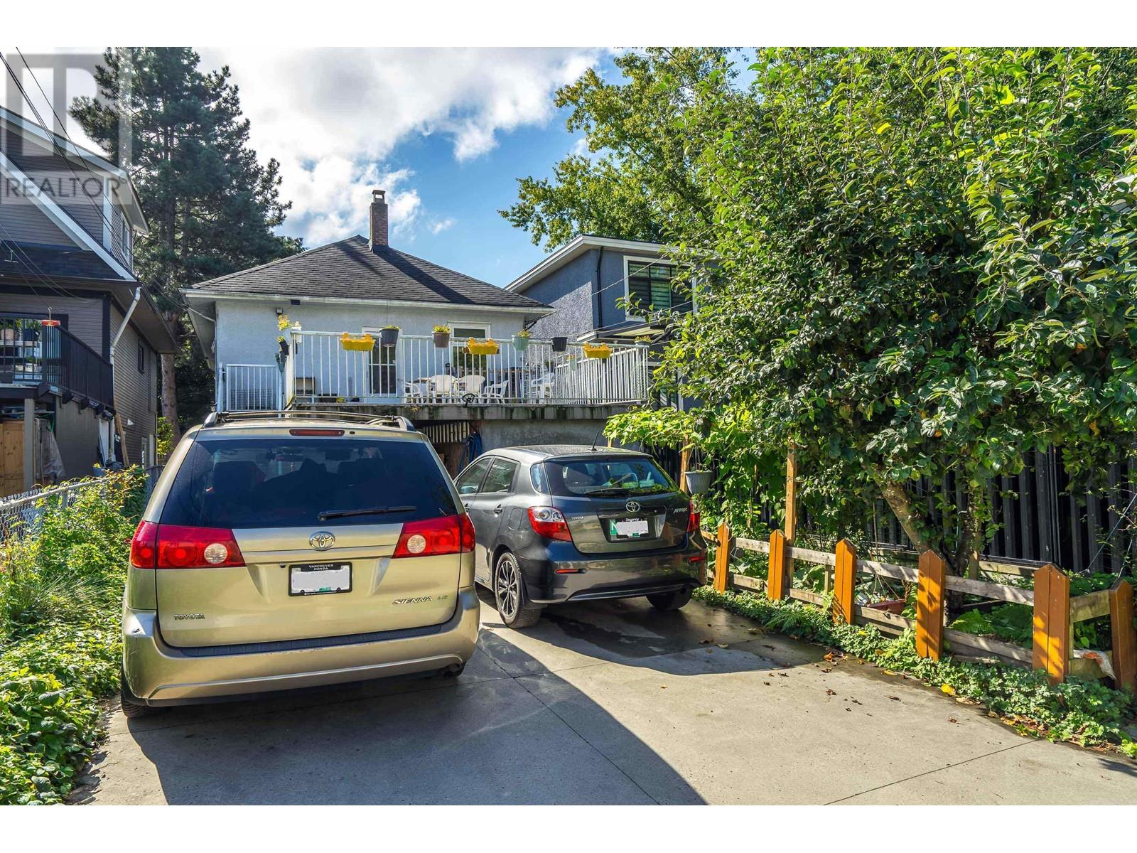 Listing Picture 37 of 38 : 1917 E 22 AVENUE, Vancouver / 溫哥華 - 魯藝地產 Yvonne Lu Group - MLS Medallion Club Member