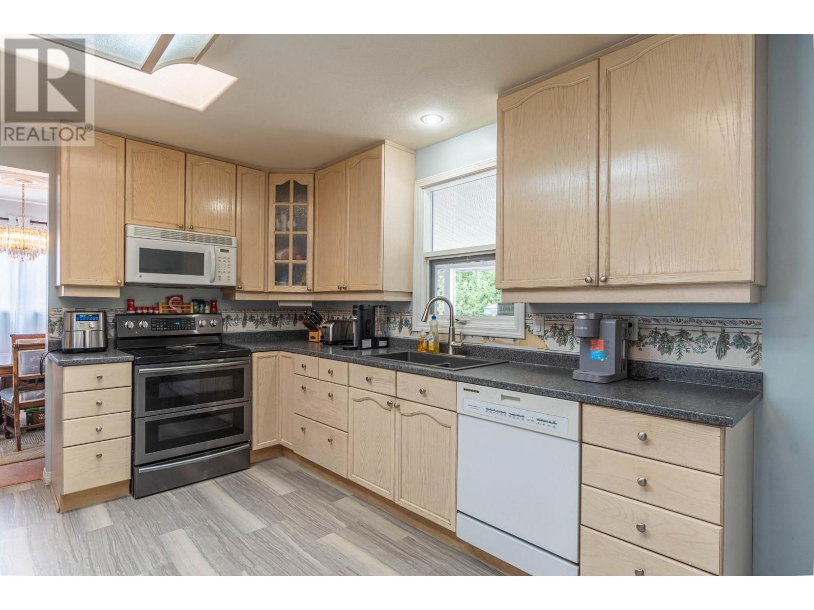 1955 Parkcrest Ave, Kamloops, British Columbia   - Photo 13 - 181046