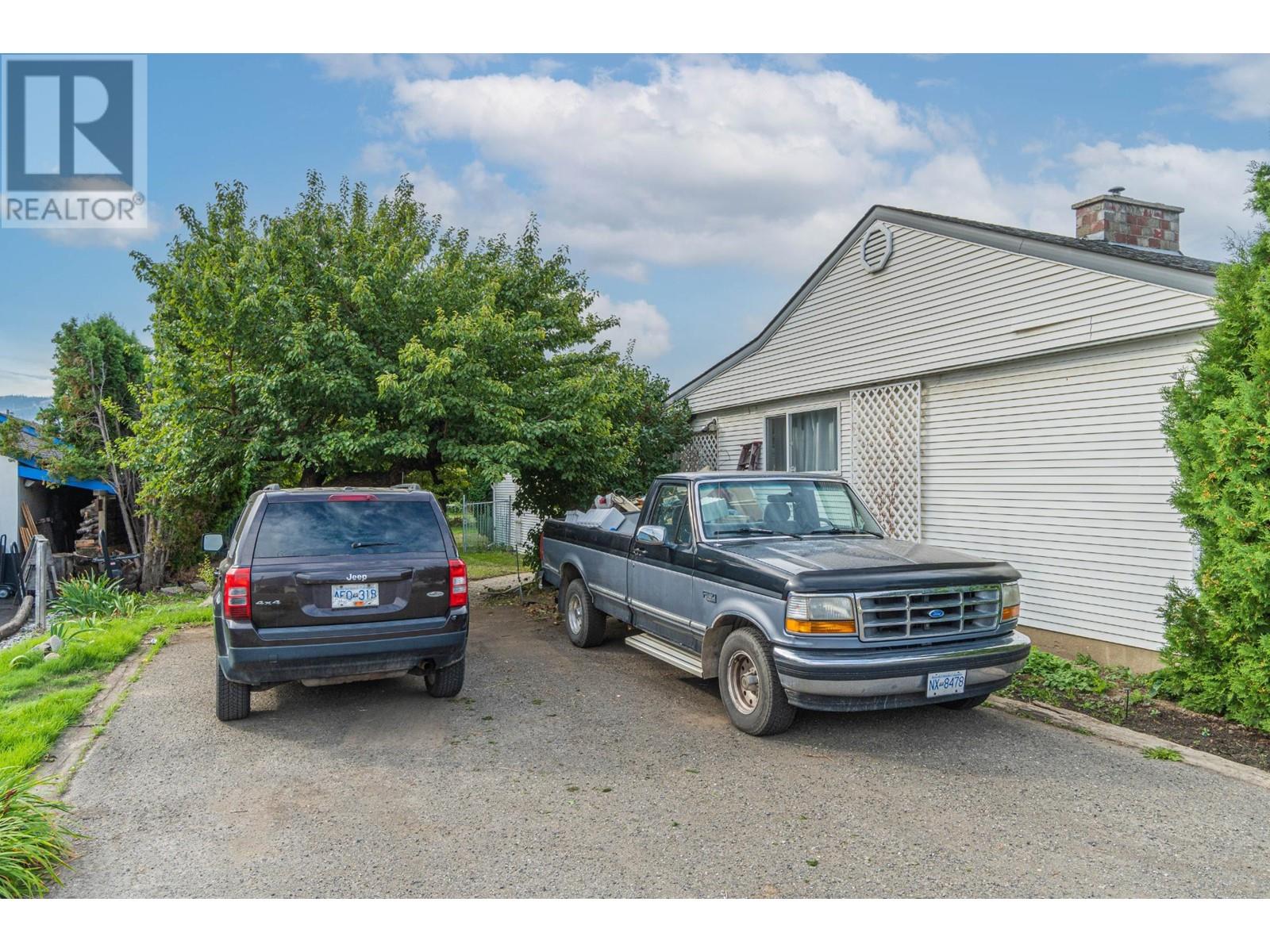 1955 Parkcrest Ave, Kamloops, British Columbia   - Photo 3 - 181046