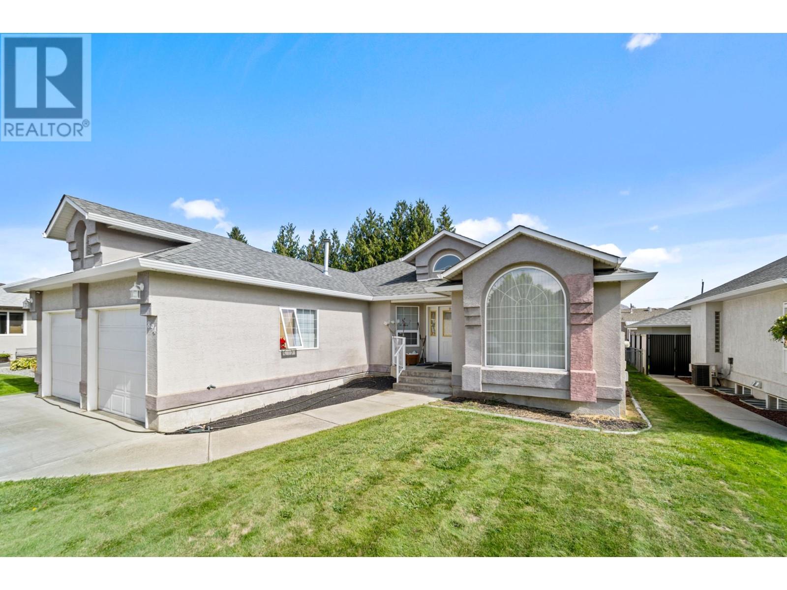 894 Invermere Crt, Kamloops, British Columbia   - Photo 2 - 181050