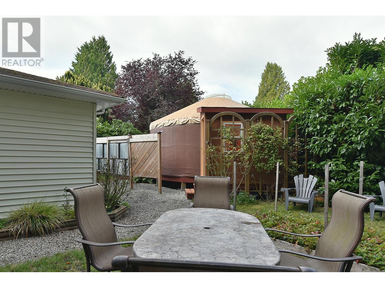 4664 Whitaker Road, Sechelt, British Columbia  V7Z 0E5 - Photo 21 - R2928215