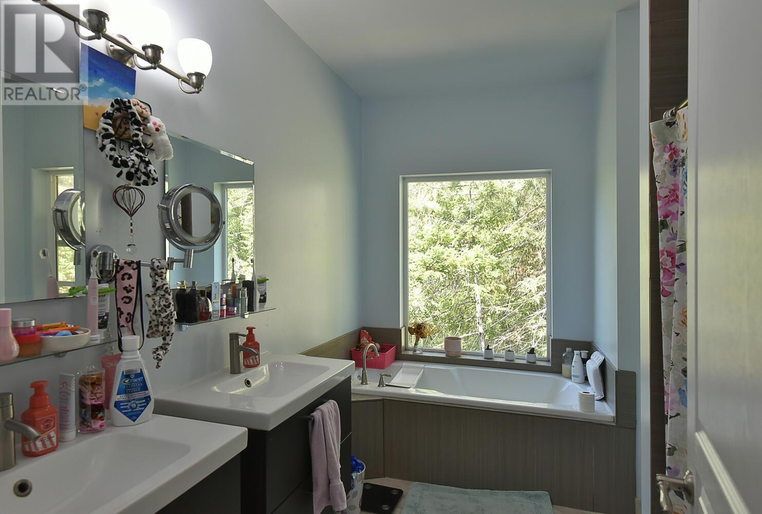 7969 Ravens Cry Road, Halfmoon Bay, British Columbia  V7Z 1C2 - Photo 14 - R2928249