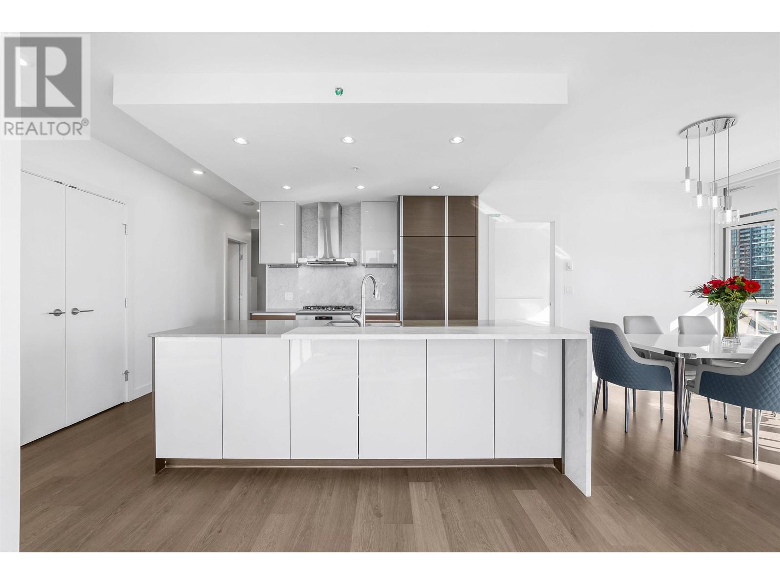 2505 6098 STATION STREET, Burnaby