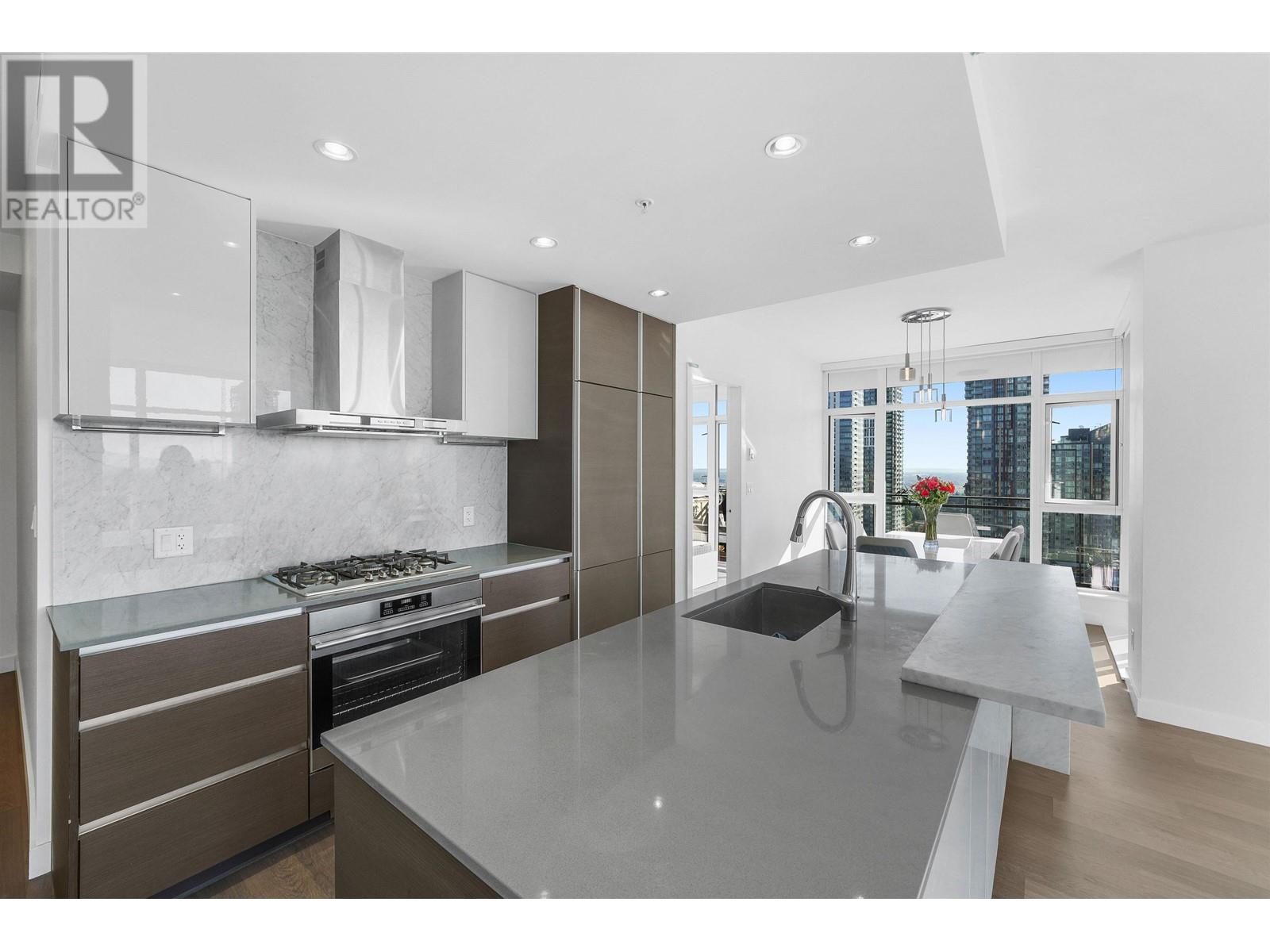 Listing Picture 2 of 24 : 2505 6098 STATION STREET, Burnaby / 本拿比 - 魯藝地產 Yvonne Lu Group - MLS Medallion Club Member