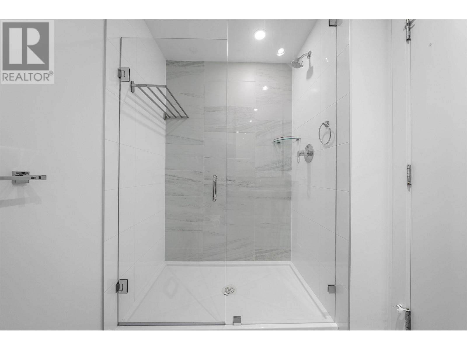 Listing Picture 14 of 24 : 2505 6098 STATION STREET, Burnaby / 本拿比 - 魯藝地產 Yvonne Lu Group - MLS Medallion Club Member