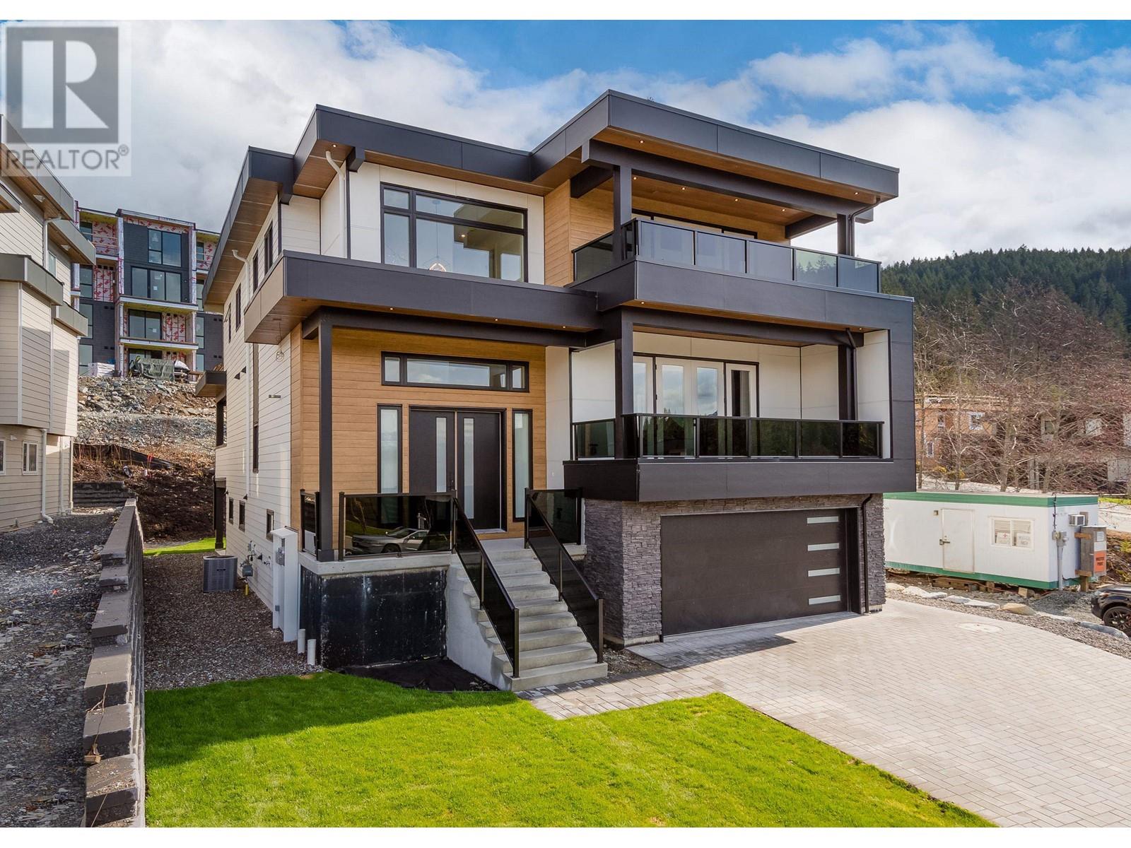 4 3385 Mamquam Road, Squamish, British Columbia  V0V 0V0 - Photo 2 - R2928105