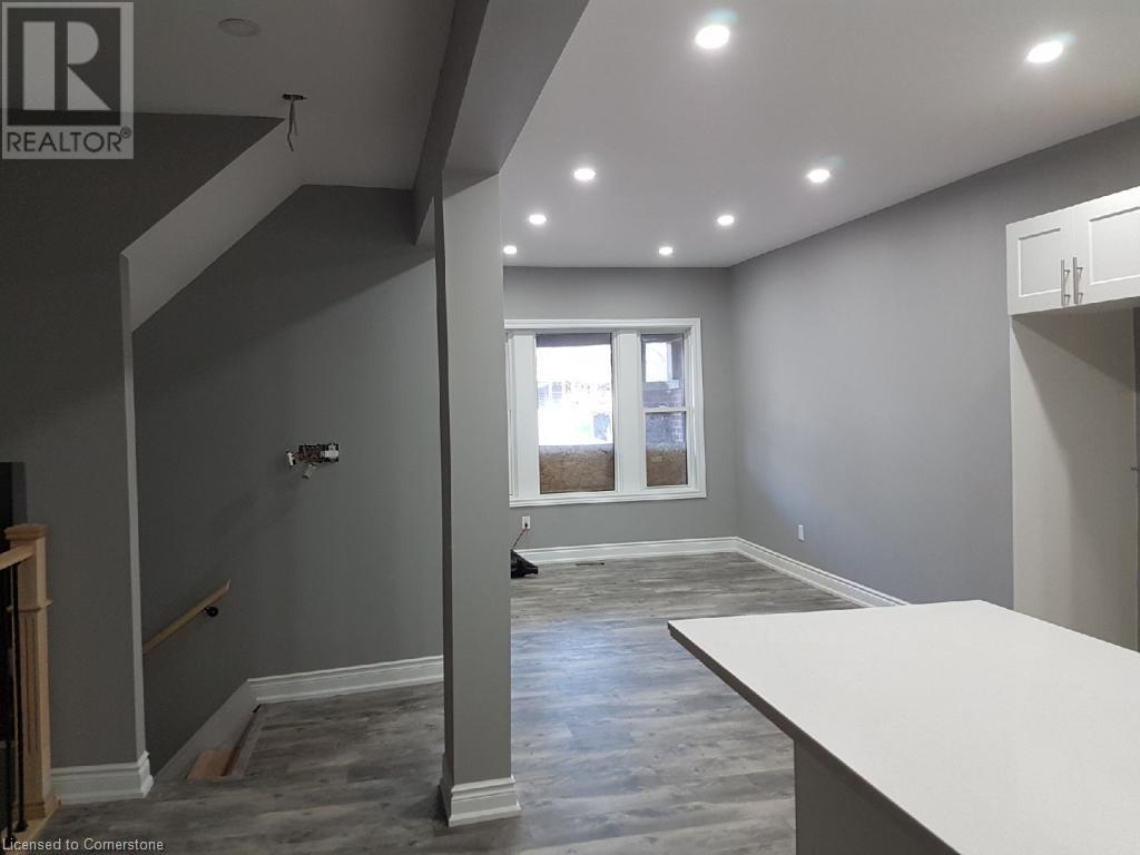 24 Avalon Place Unit# Main, Hamilton, Ontario L8M 1R3 - Photo 2 - XH4204876